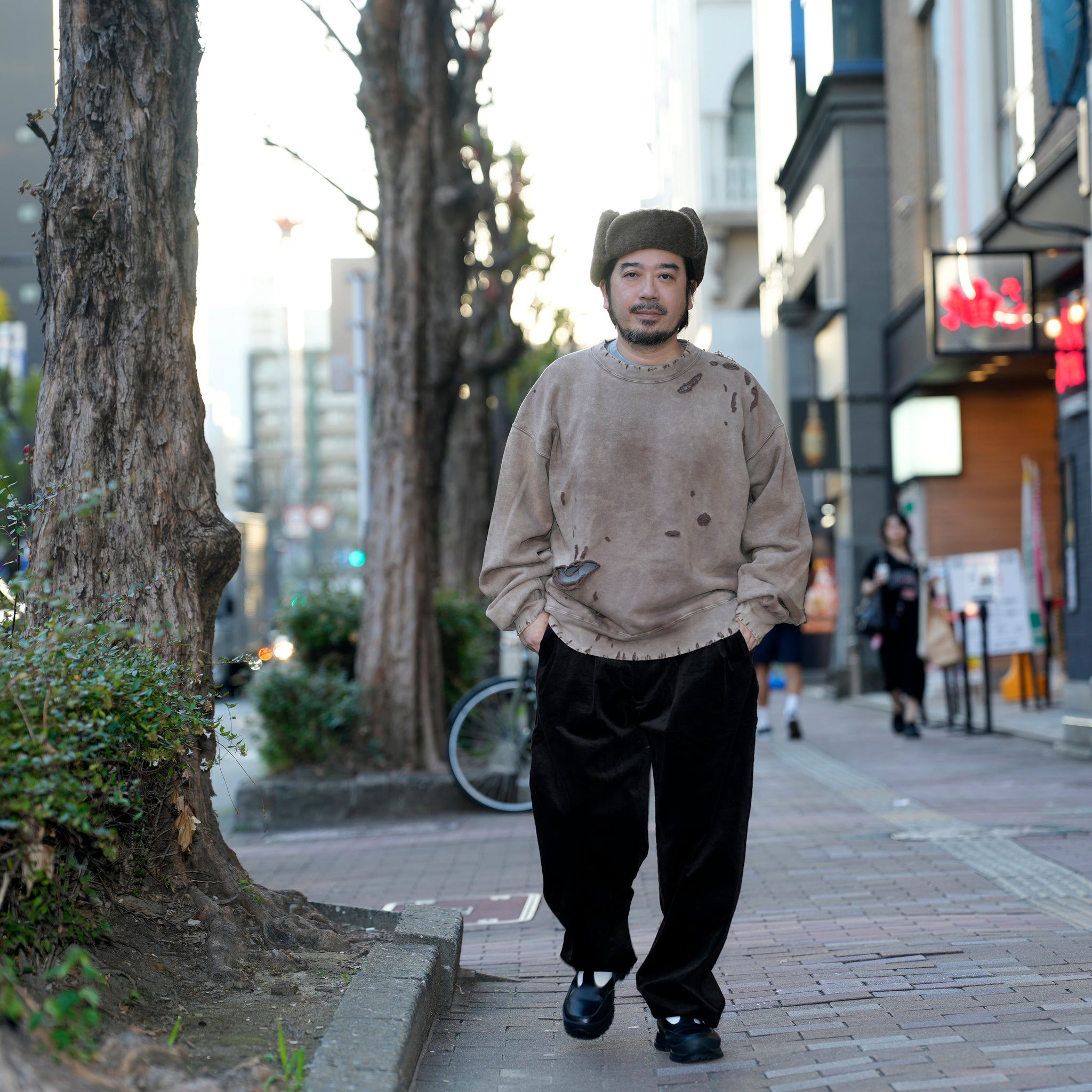 Distressed Sweat Crew | Color_Brown | No_lot : 25#07-1030-0_brown【MINAMI ANDERSON_ミナミアンダーソン】