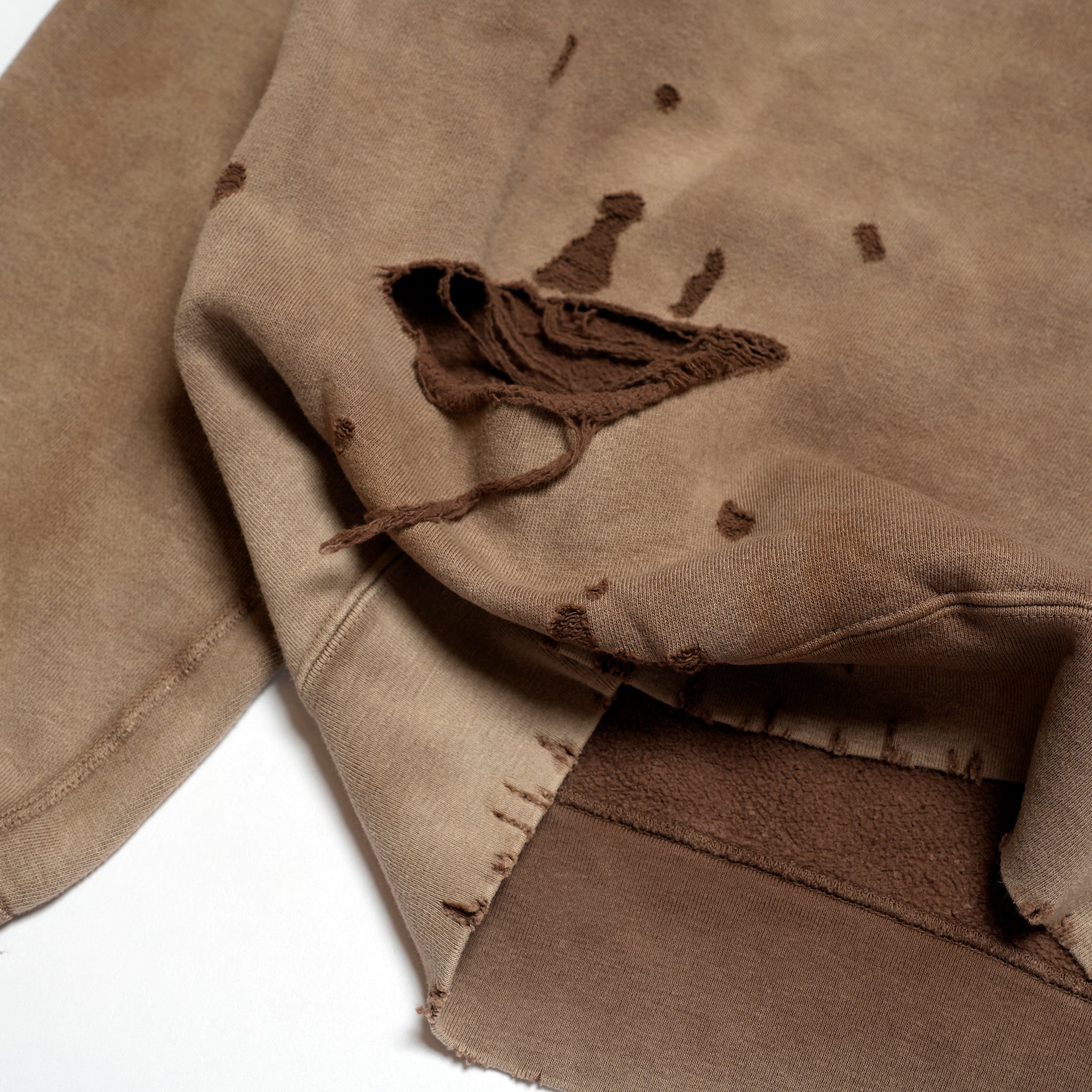 Distressed Sweat Crew | Color_Brown | No_lot : 25#07-1030-0_brown【MINAMI ANDERSON_ミナミアンダーソン】