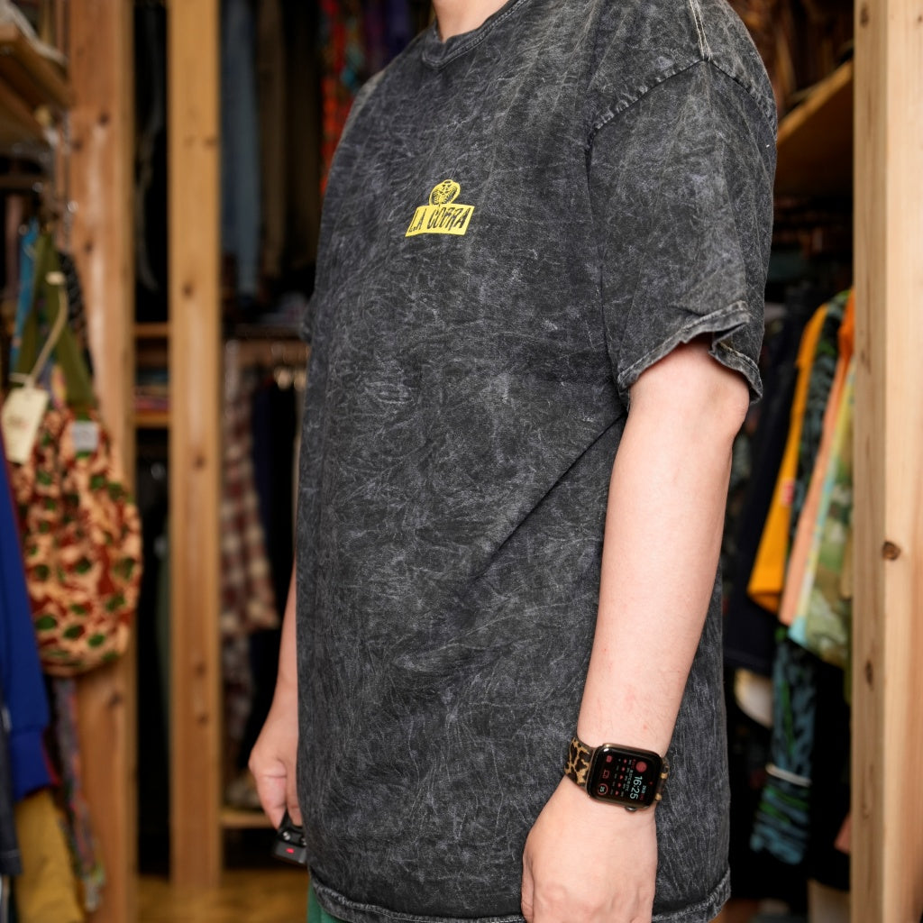 TL24S01400 | LA COBRA CHEMICAL TEE | Color:Black【THRIFTY LOOK_スリフティールック】【ネコポス選択可能】