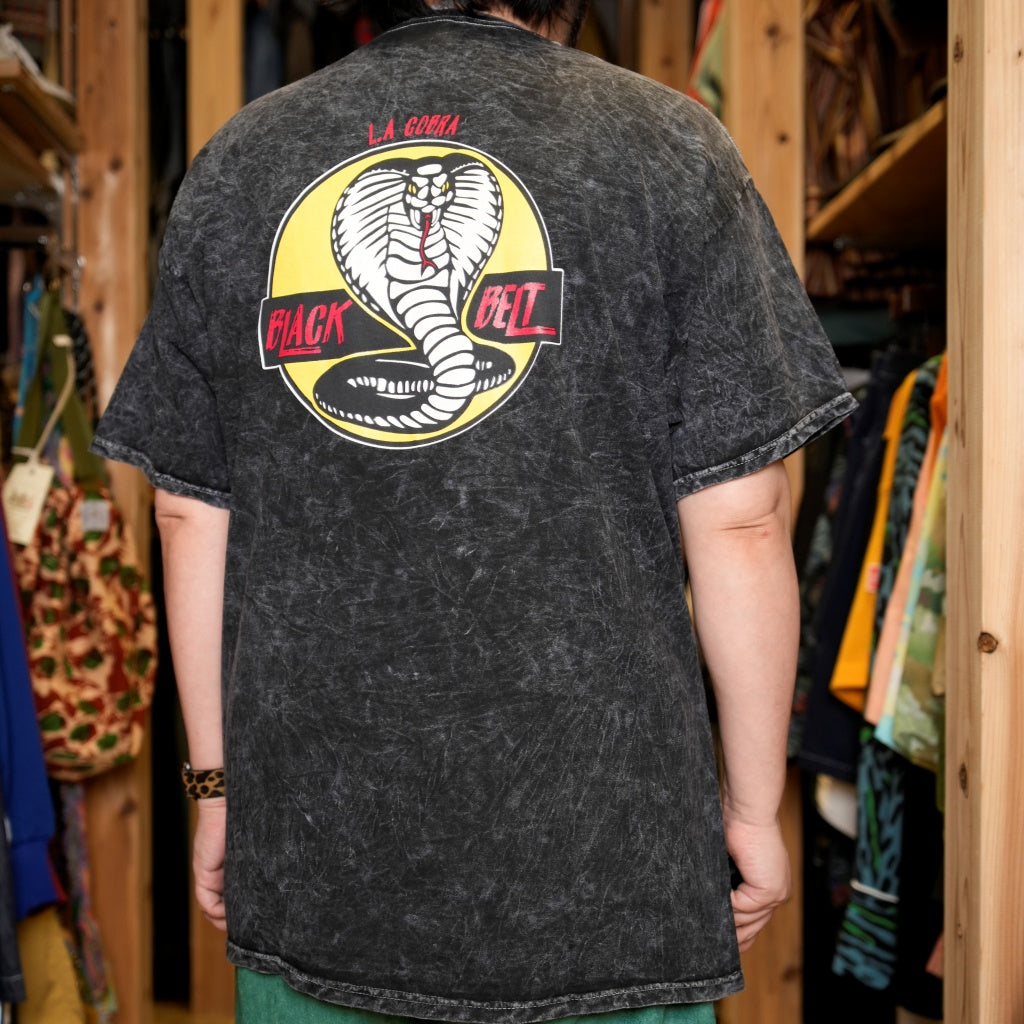 TL24S01400 | LA COBRA CHEMICAL TEE | Color:Black【THRIFTY LOOK_スリフティールック】【ネコポス選択可能】