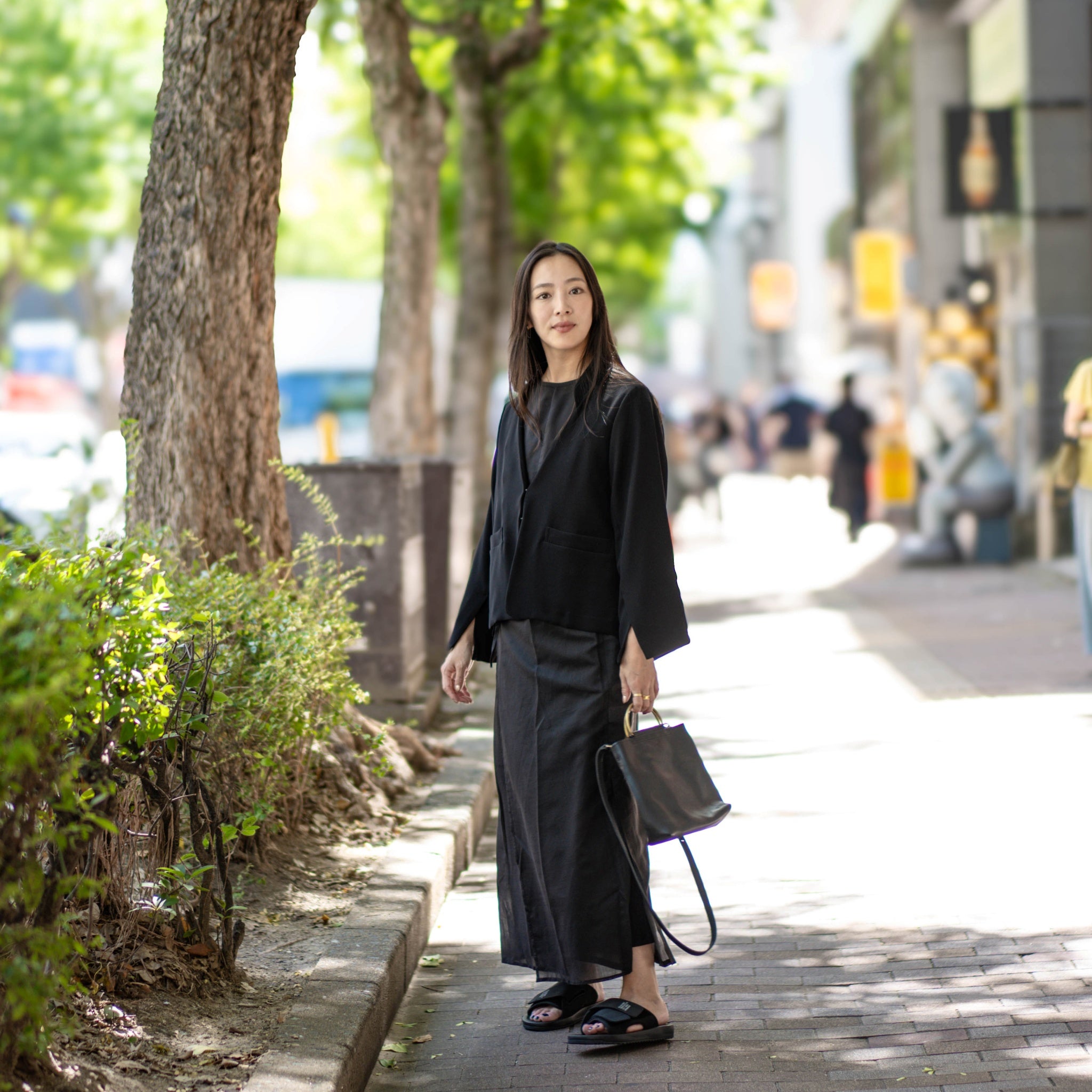 SLIT SLEEVE JACKET – BLACK | WHYTO