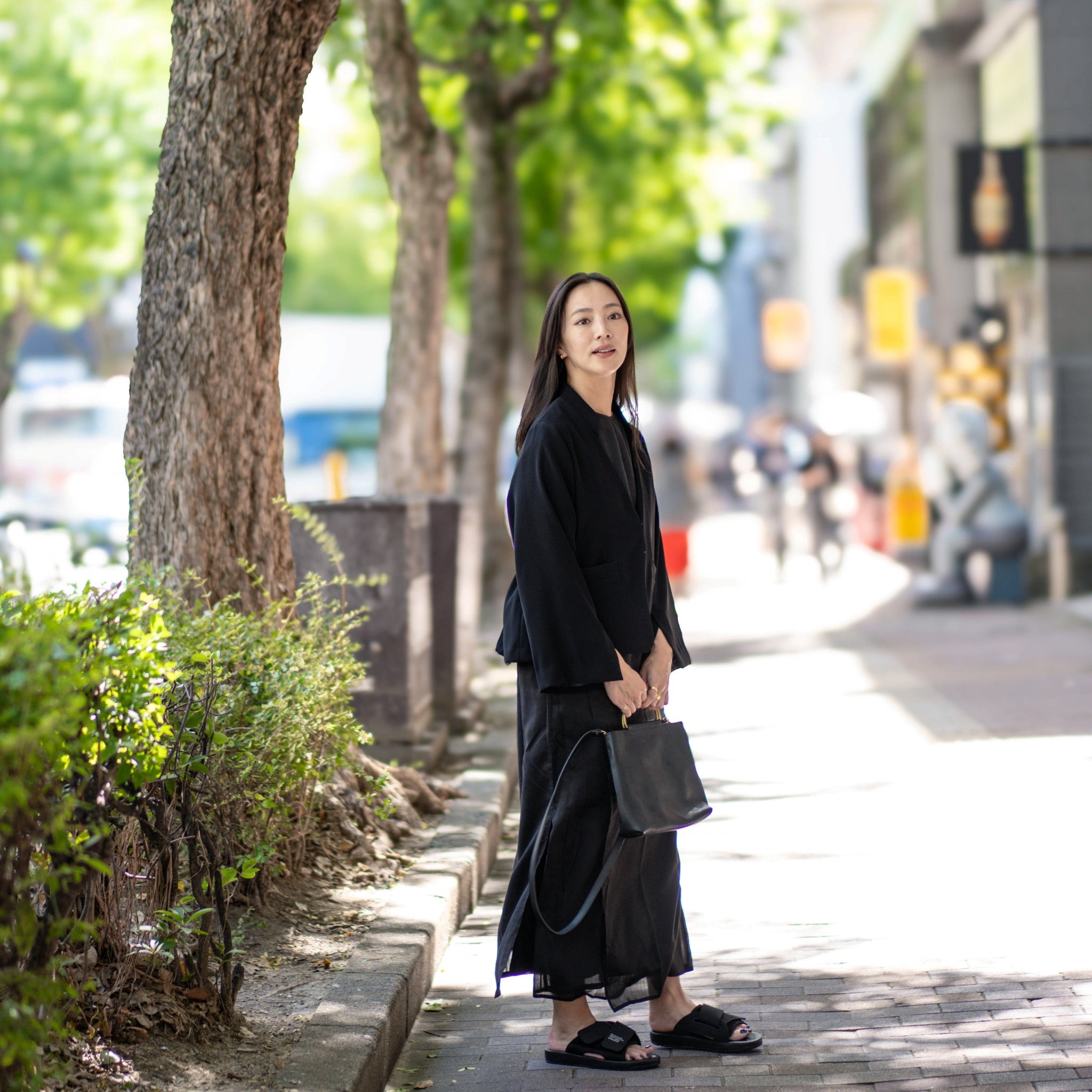 SLIT SLEEVE JACKET – BLACK | WHYTO