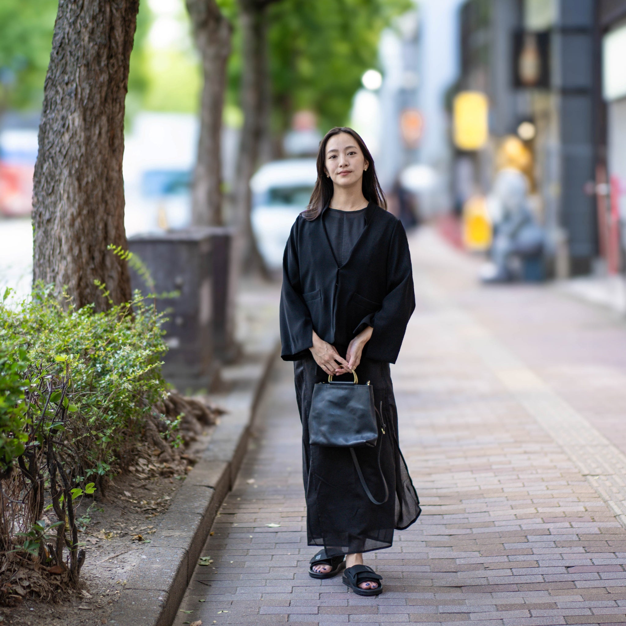 SLIT SLEEVE JACKET – BLACK | WHYTO