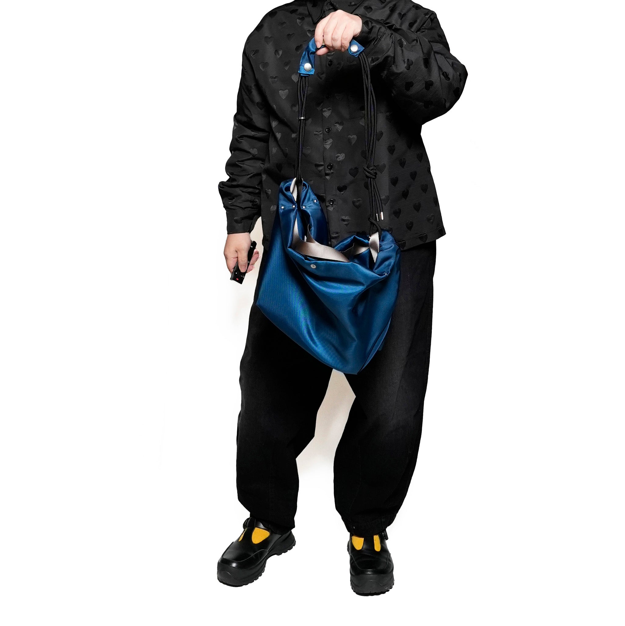FB007 | ナイロン2WAYショルダー – Black / Blue | FULAT