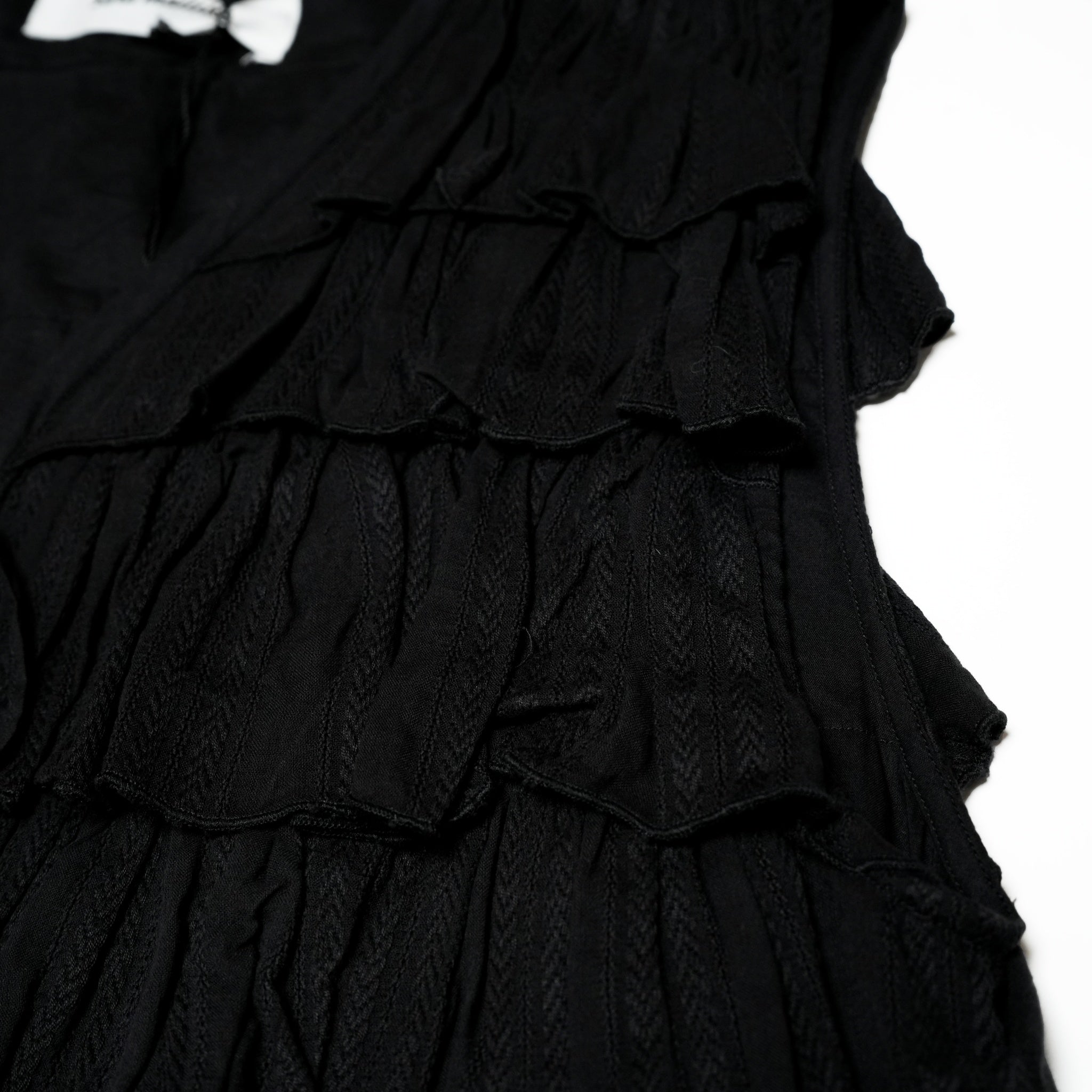 C.JQD FRILL LAYERED GOWN – Black | SARAMALLIKA