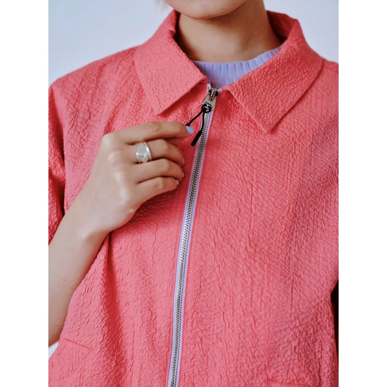 CONTRAST ZIP SEERSUCKER SHIRT – Pink | HCAE