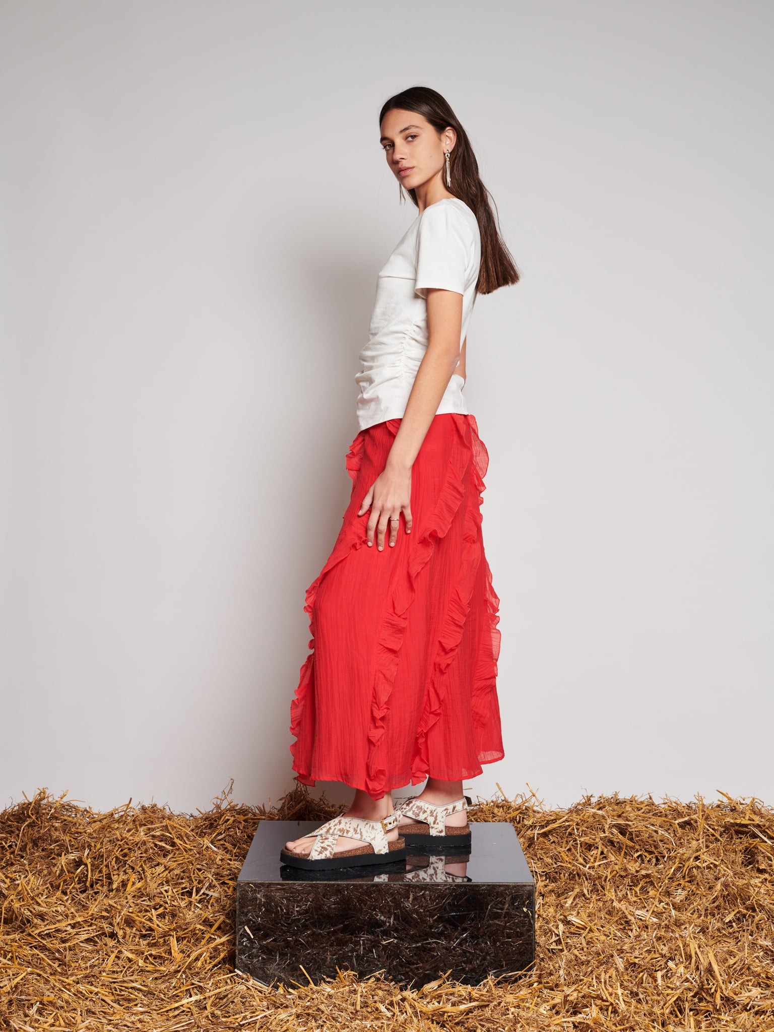 Wynn Flounced Midi Skirt | Color_Red | No_32GH01SKG147RED_RED【GHOSPELL_ゴスペル】