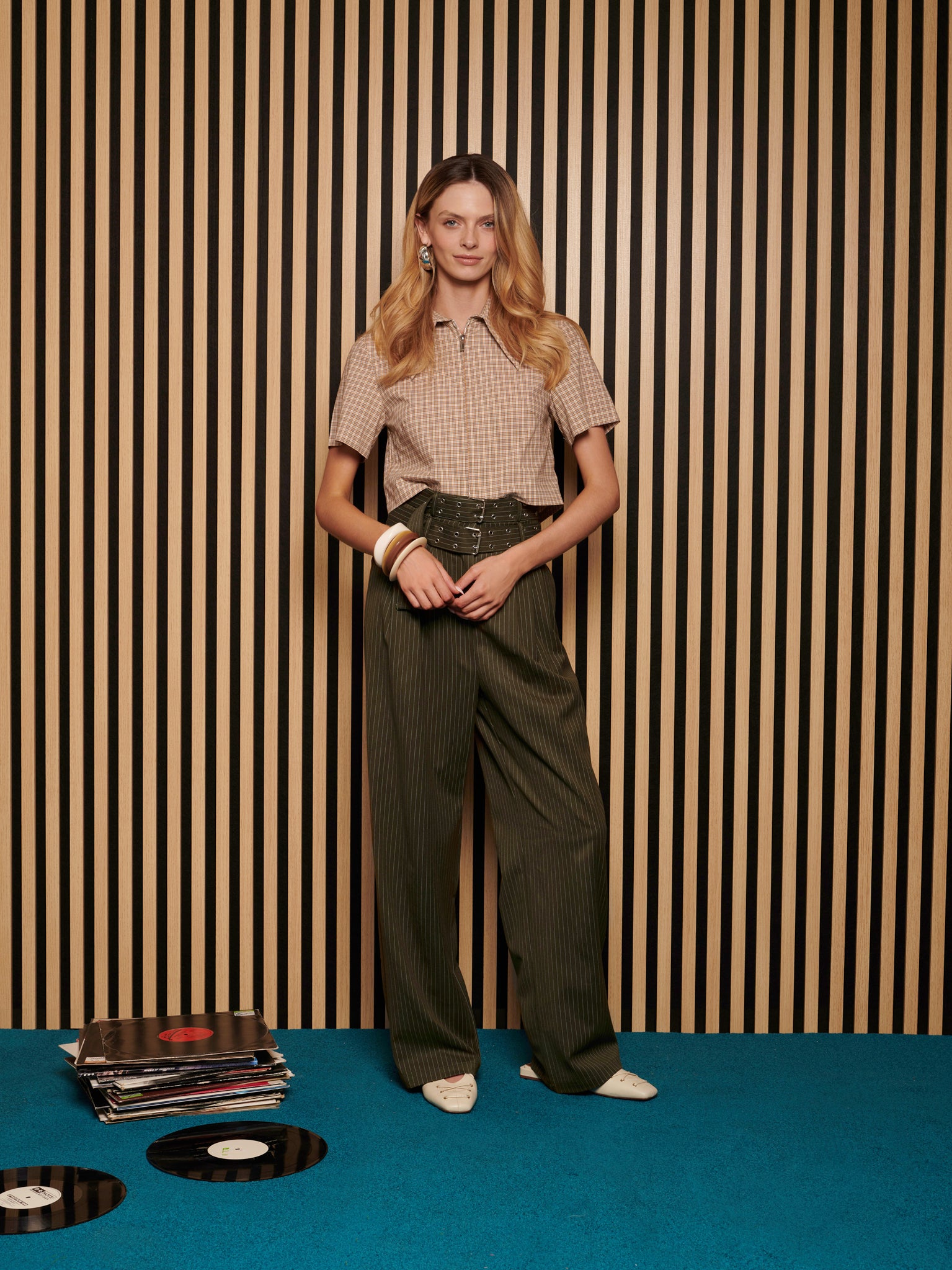 Bettie Pinstripe Trousers | Color_Khaki | No_32GH02TRG159KAK_KHAKI【GHOSPELL_ゴスペル】