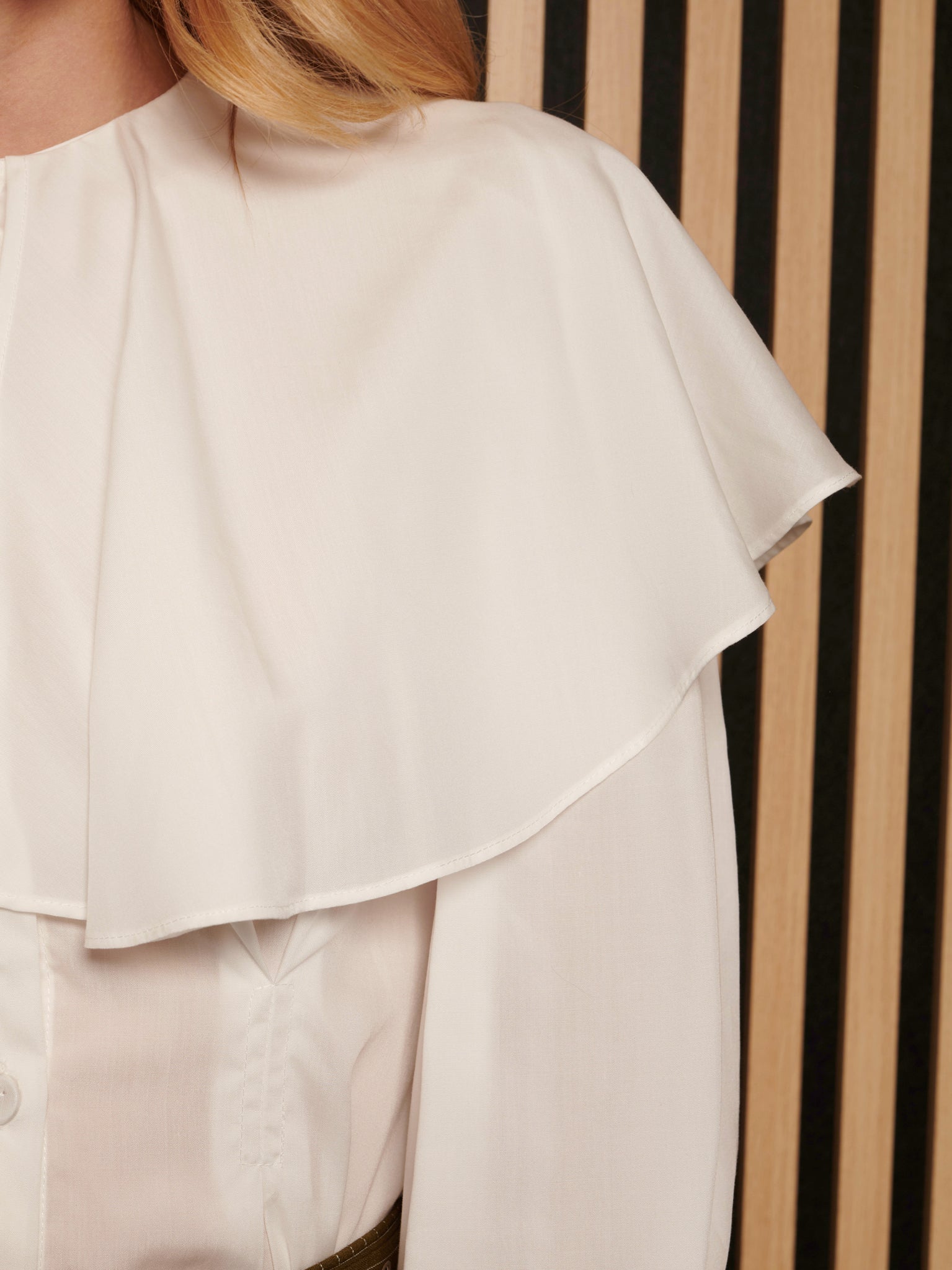 Marla Cape Blouse | Color_White | No_32GH02BLG369WHT_WHITE【GHOSPELL_ゴスペル】