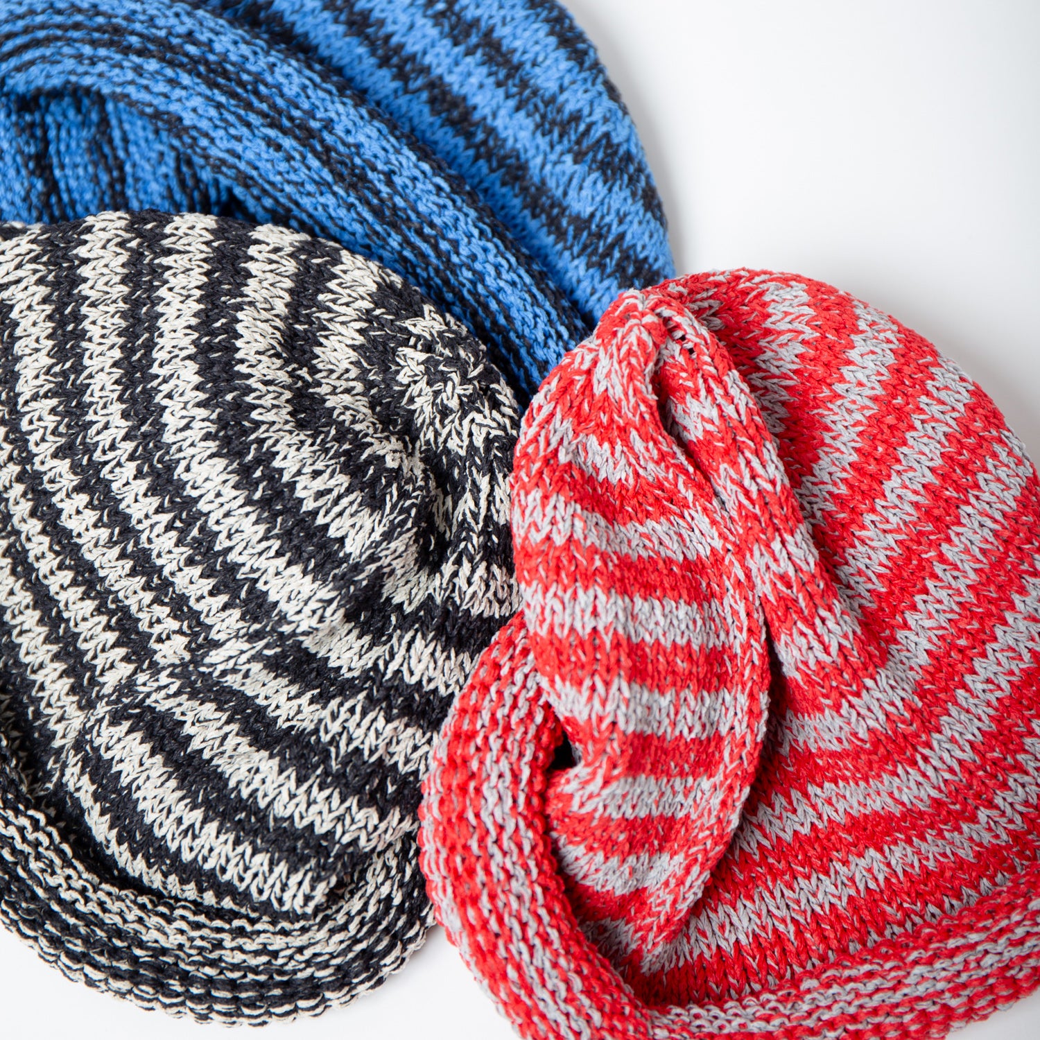 IA-25-113_Black×Blue | Border Roll Knit Cap | Color:Black×Blue【INDIETRO ASSOCIATION_インディエトロアソシエーション】【archive】