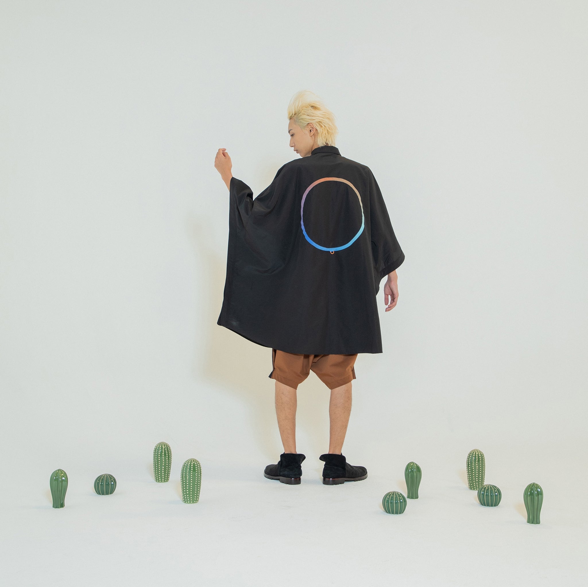 Packable Circle Poncho Shirt – Black | NEYVOR