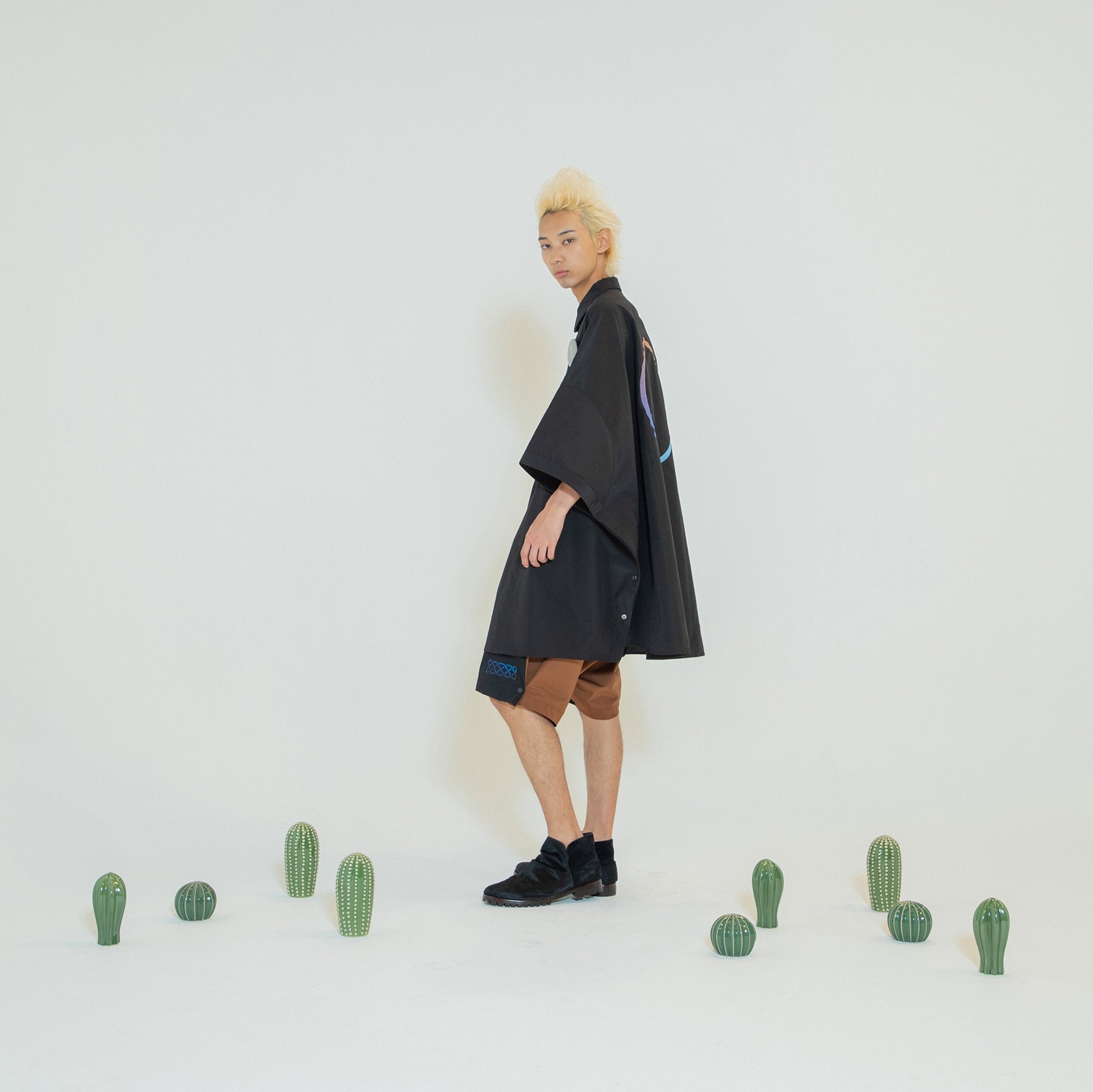 Packable Circle Poncho Shirt – Black | NEYVOR