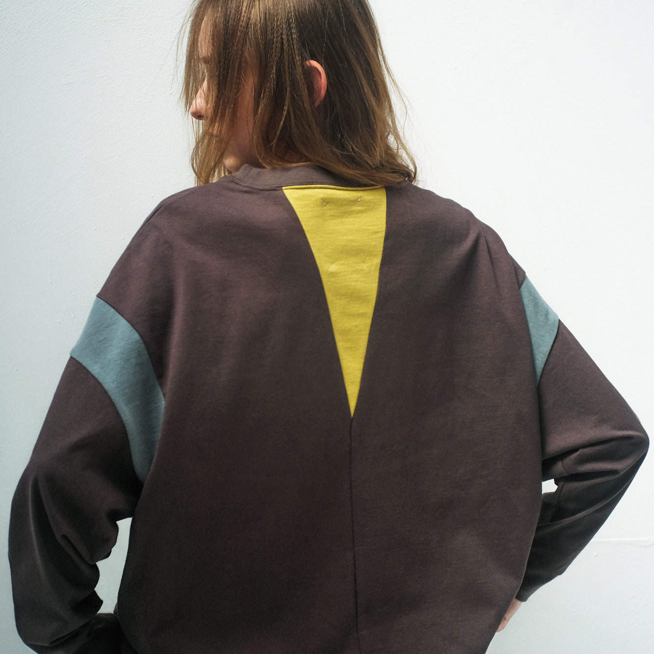 TALK ON YOUR BACK L/S T-SHIRT | Color_Charcoal | No_sf25aw-19_charcoal【STOF_ストフ】【入荷予定アイテム・入荷連絡可能】