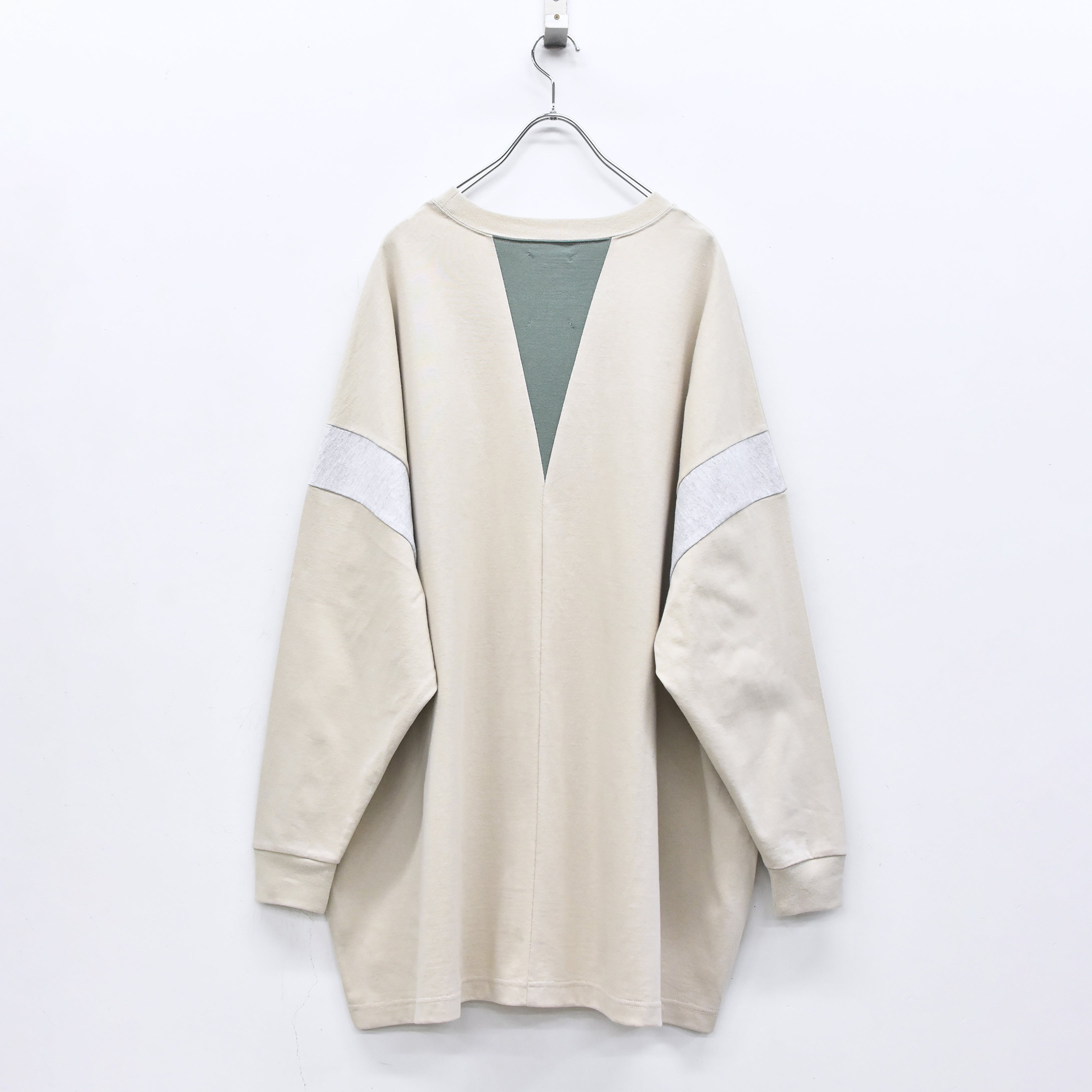 TALK ON YOUR BACK L/S T-SHIRT | Color_G Beige | No_sf25aw-19_g beige【STOF_ストフ】【入荷予定アイテム・入荷連絡可能】