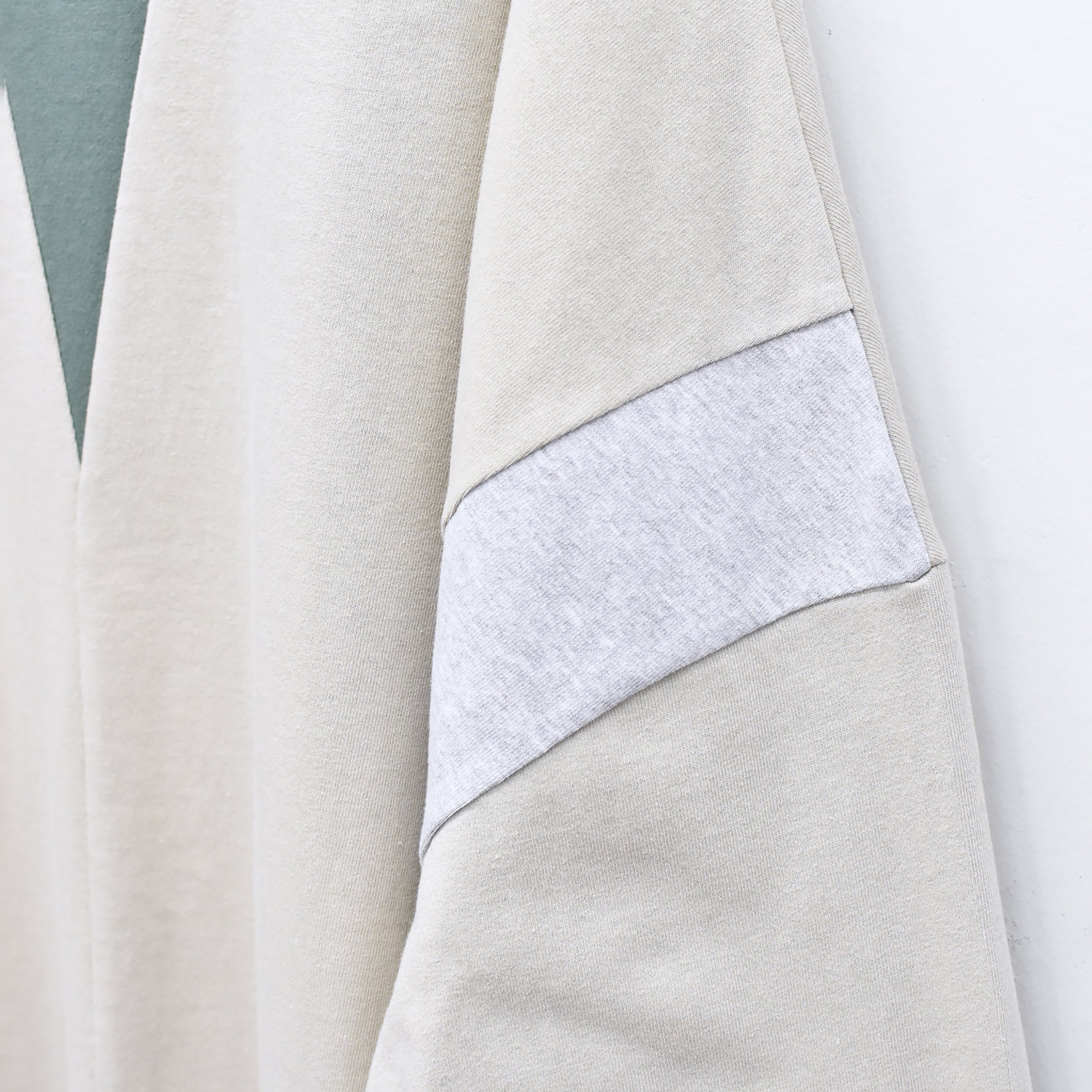 TALK ON YOUR BACK L/S T-SHIRT | Color_G Beige | No_sf25aw-19_g beige【STOF_ストフ】【入荷予定アイテム・入荷連絡可能】