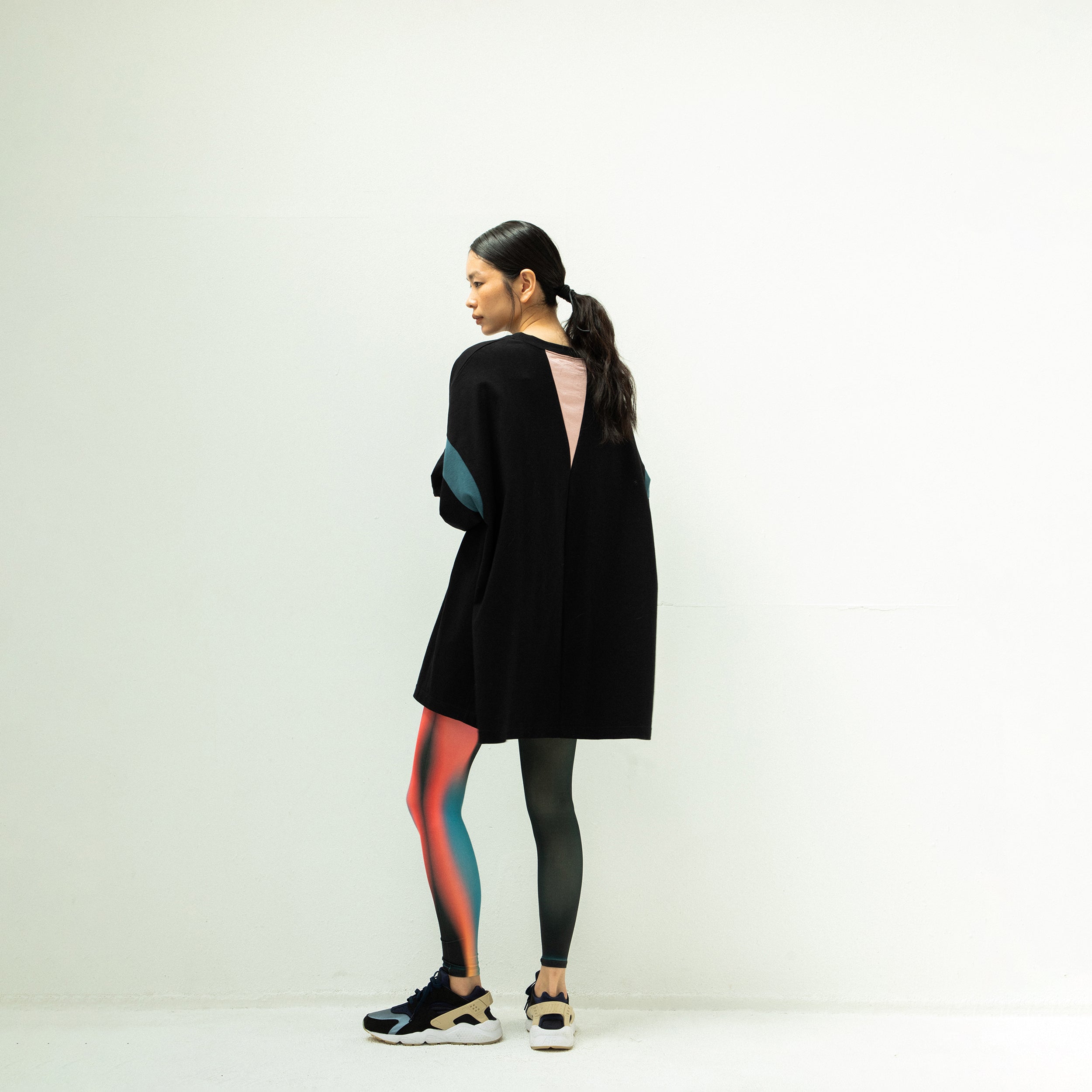 TALK ON YOUR BACK L/S T-SHIRT | Color_Black | No_sf25aw-19_black【STOF_ストフ】【入荷予定アイテム・入荷連絡可能】