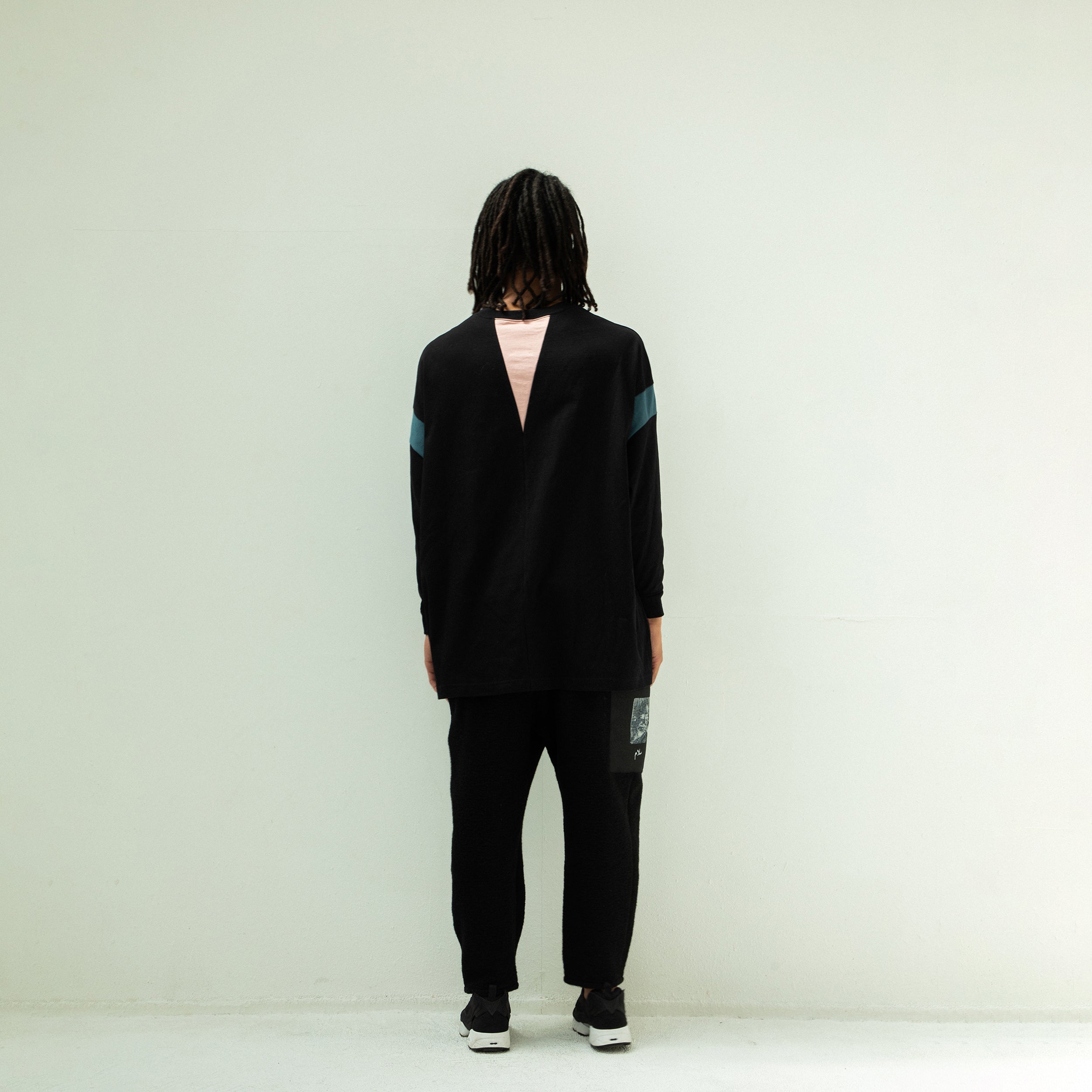 TALK ON YOUR BACK L/S T-SHIRT | Color_Black | No_sf25aw-19_black【STOF_ストフ】【入荷予定アイテム・入荷連絡可能】