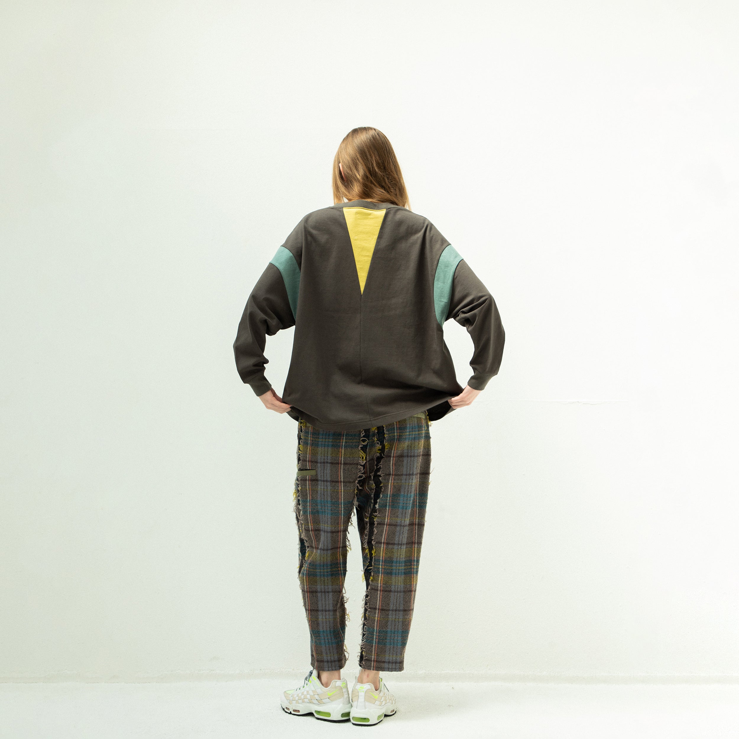 TALK ON YOUR BACK L/S T-SHIRT | Color_Charcoal | No_sf25aw-19_charcoal【STOF_ストフ】【入荷予定アイテム・入荷連絡可能】