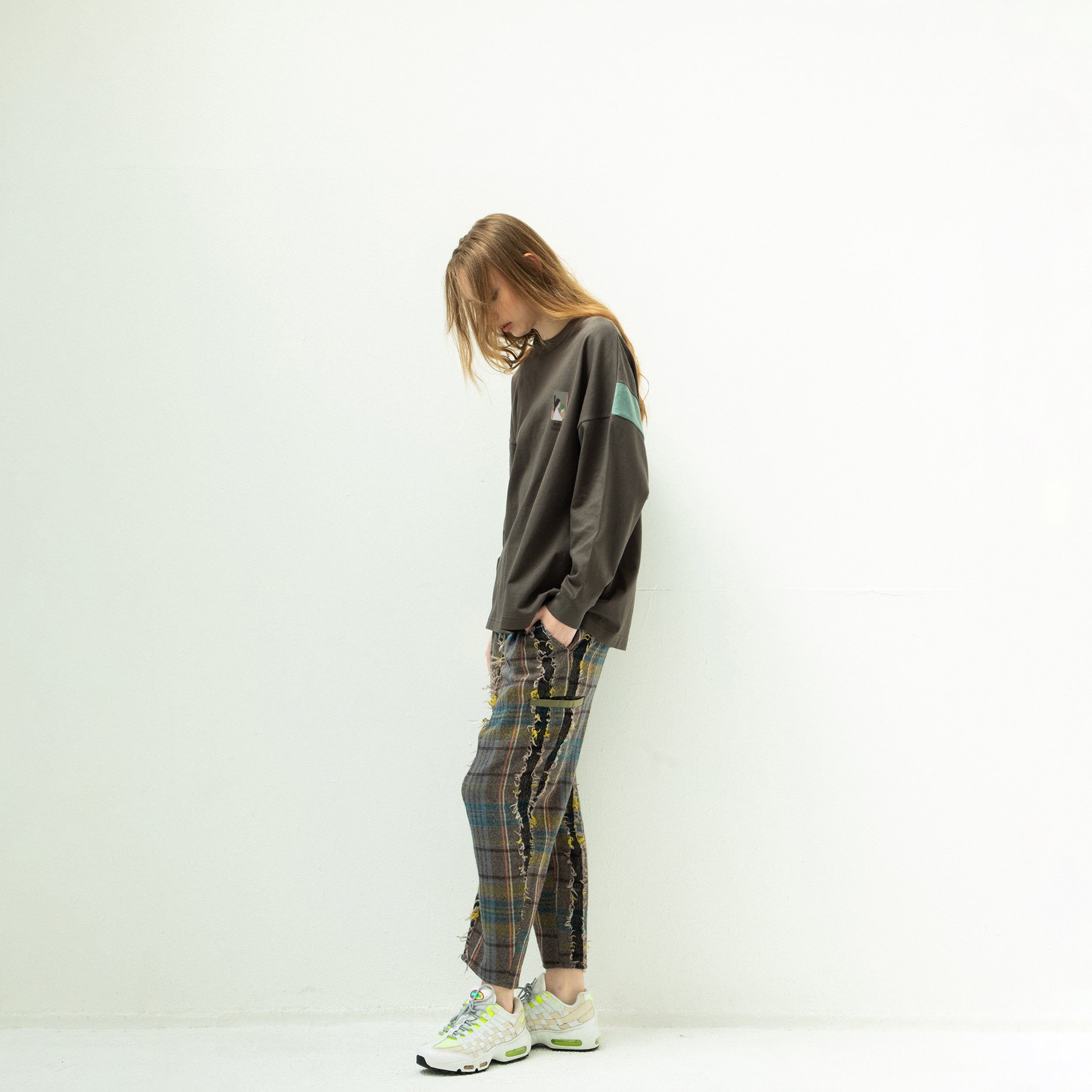 TALK ON YOUR BACK L/S T-SHIRT | Color_Charcoal | No_sf25aw-19_charcoal【STOF_ストフ】【入荷予定アイテム・入荷連絡可能】