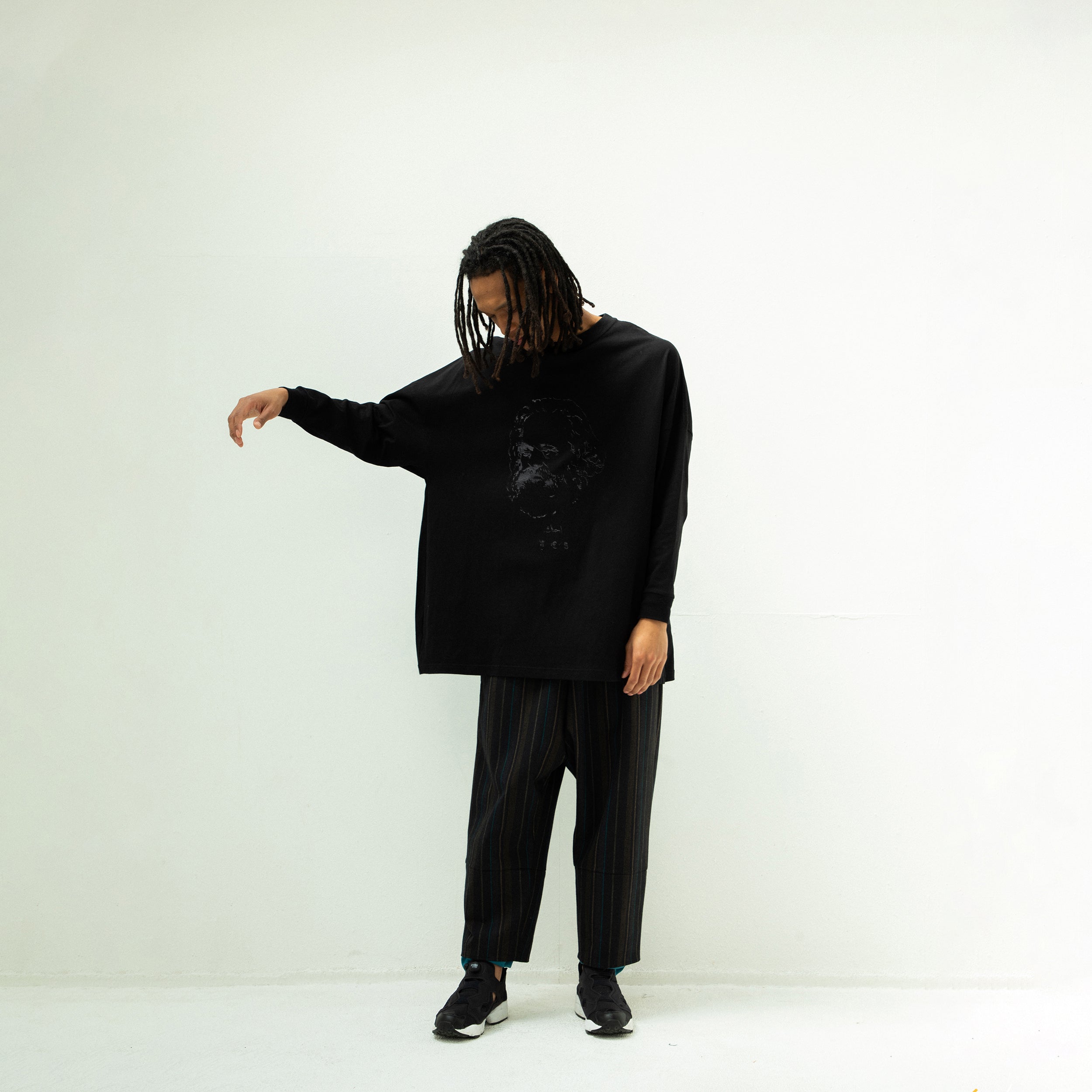 ECONOMY EMBROI L/S T-SHIRT | Color_Black | No_sf25aw-20c_black【STOF_ストフ】【入荷予定アイテム・入荷連絡可能】