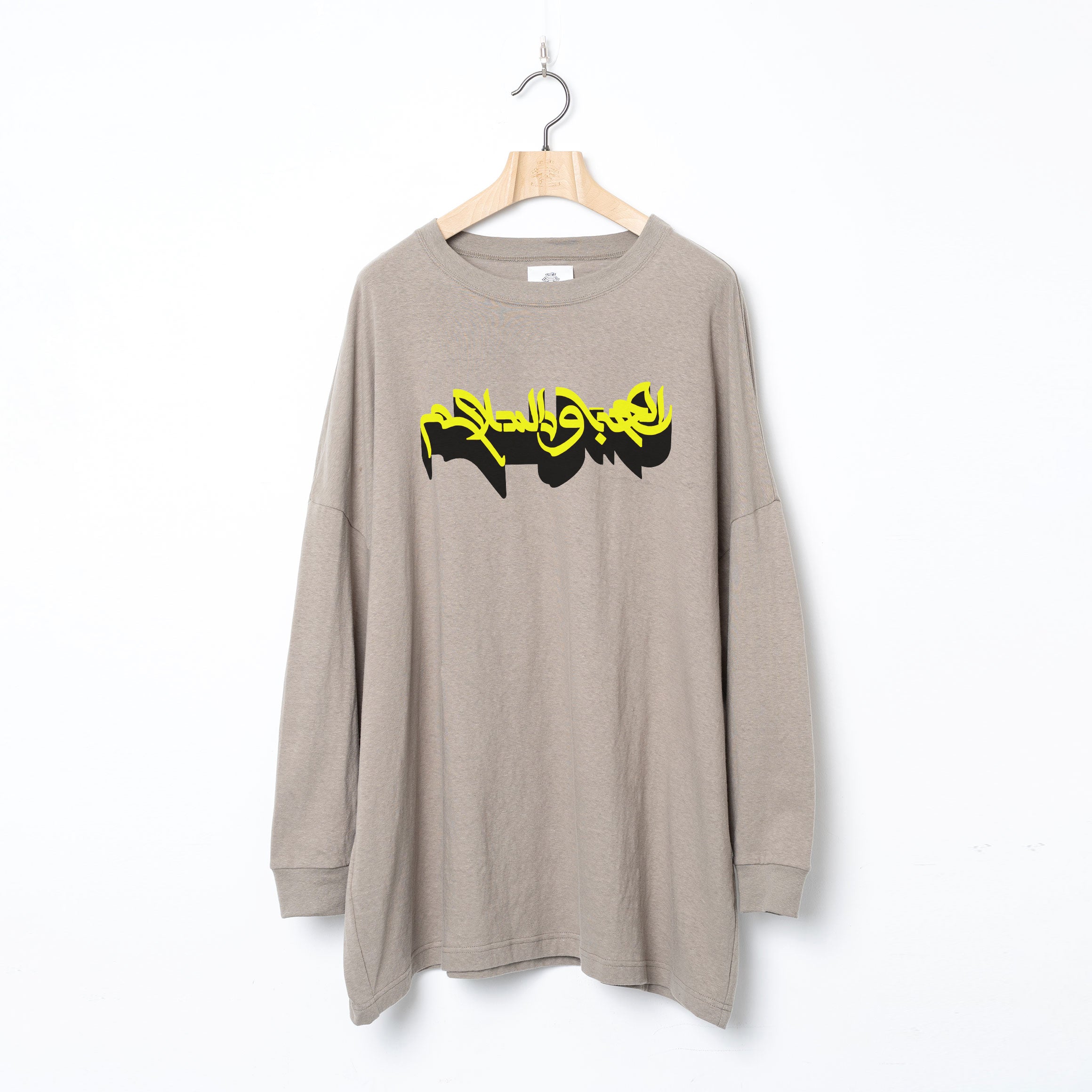 ARABIC L&P L/S Tee – Khaki | STOF | 入荷予定アイテム