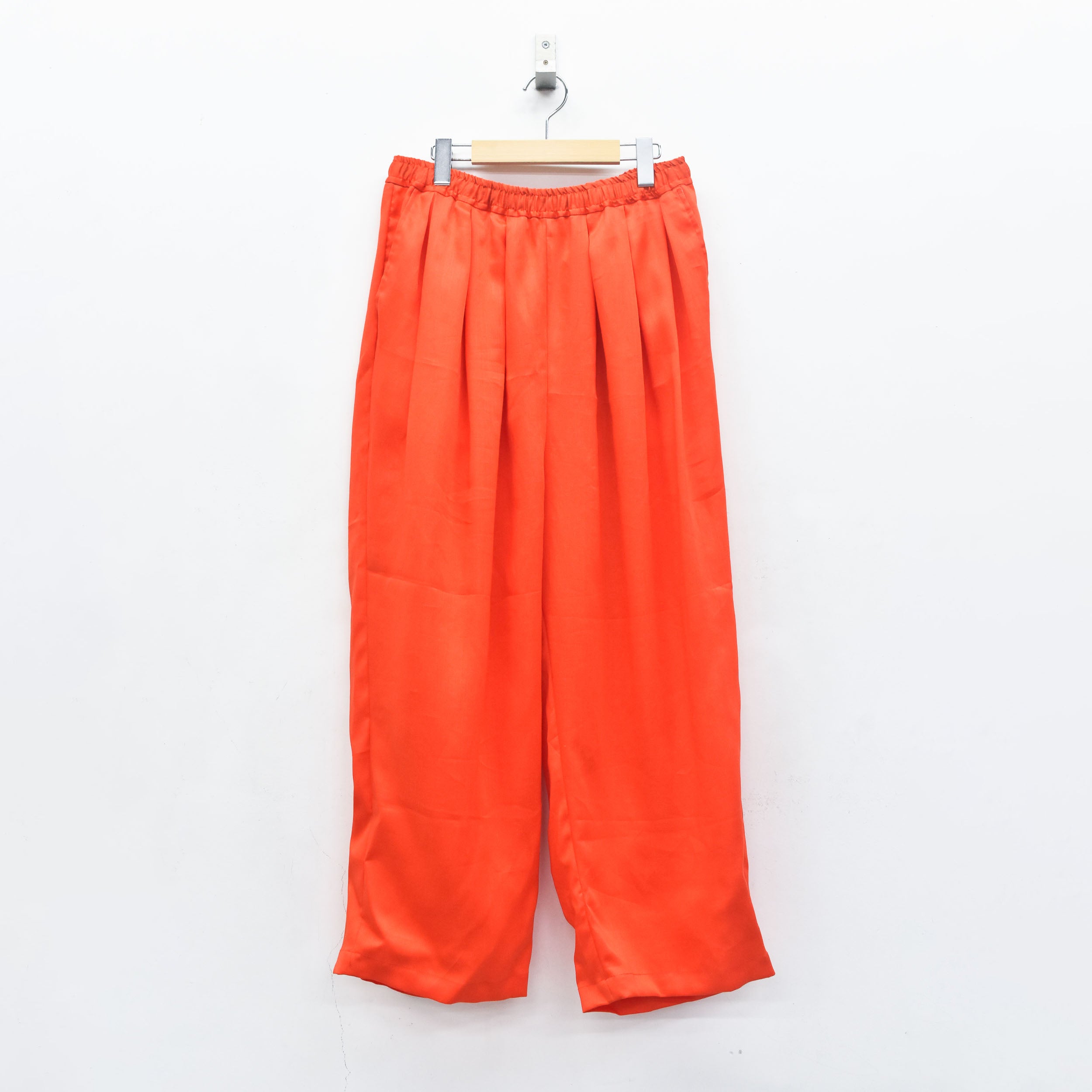 TRIPLE TUCK LINEN PANTS | Color_Red | No_SF26SS-19_Red【STOF_ストフ】【入荷予定アイテム・入荷連絡可能】