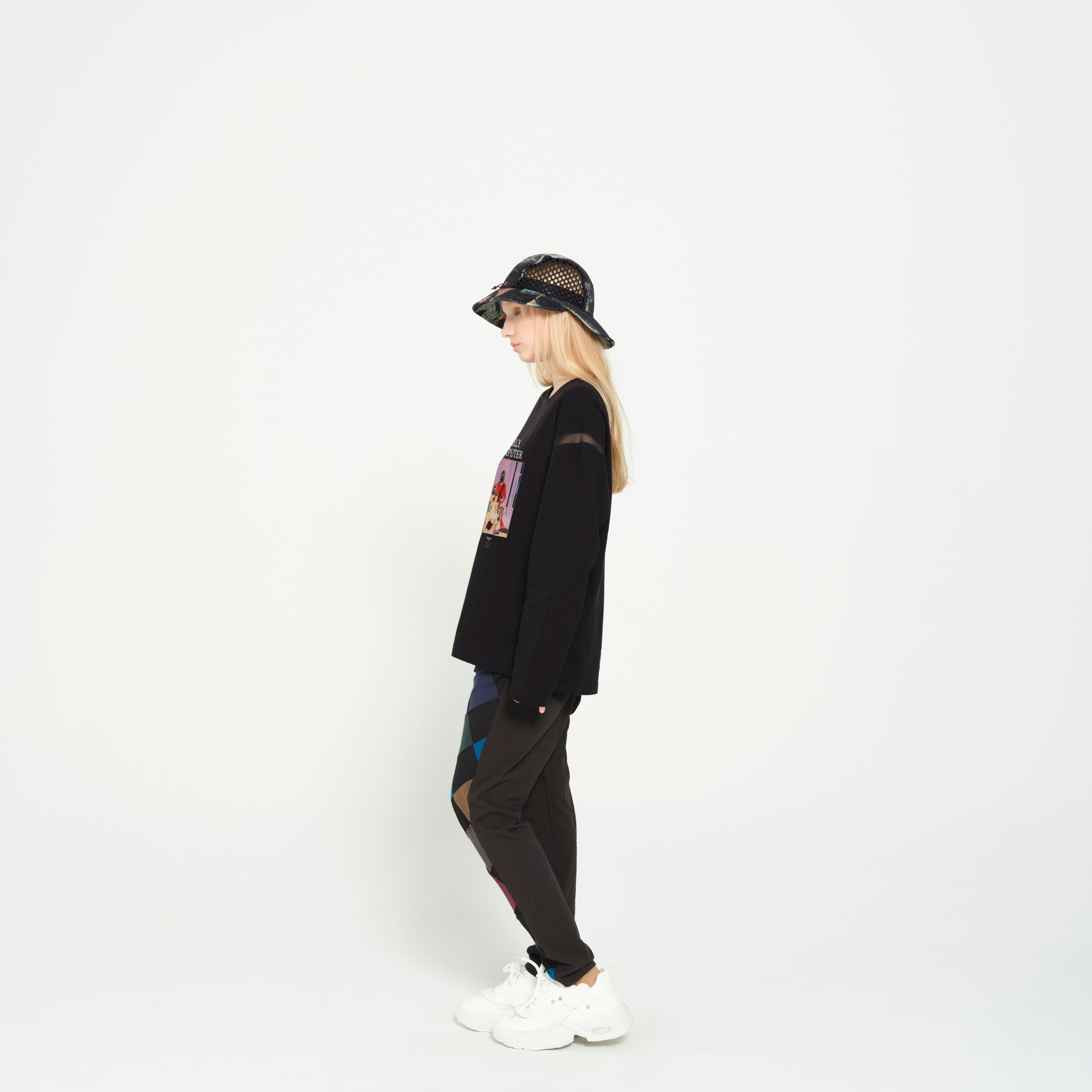 FAMICOM SAMUE L/S T-SHIRT– Black | STOF