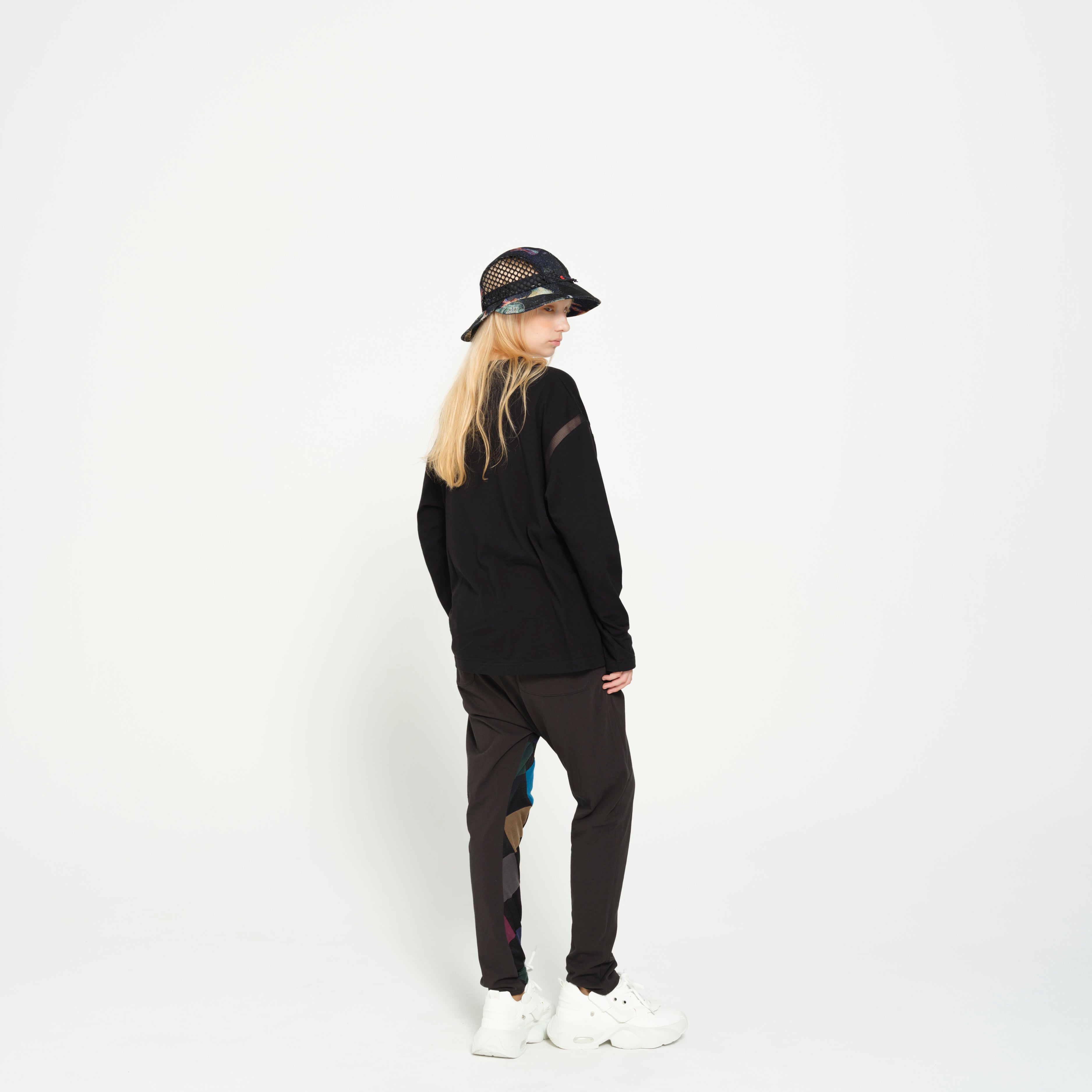FAMICOM SAMUE L/S T-SHIRT– Black | STOF