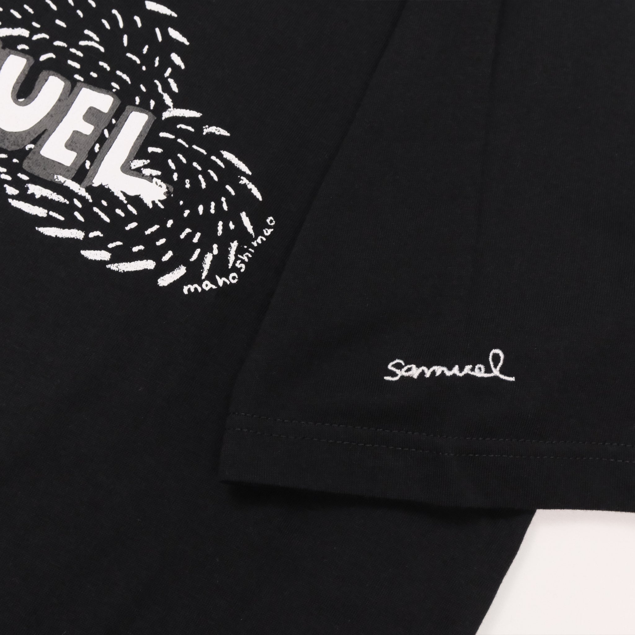 SAMUEL × SHIMAO MAHO CAT LOGO S/S TEE | Color:Black/Pink | S-25SS-SS-014【SAMUEL_サミュエル】 【ネコポス選択可能】