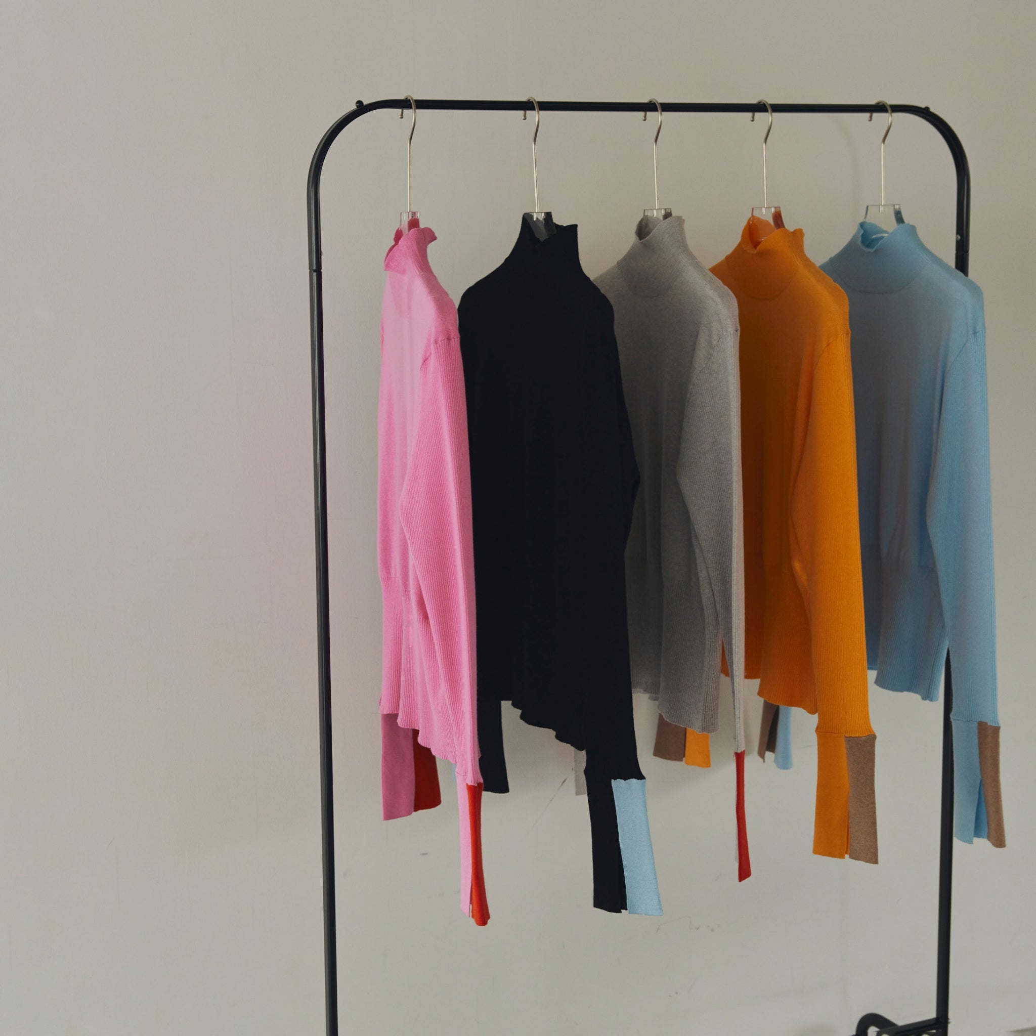 Color Block Knit – Black | WHYTO