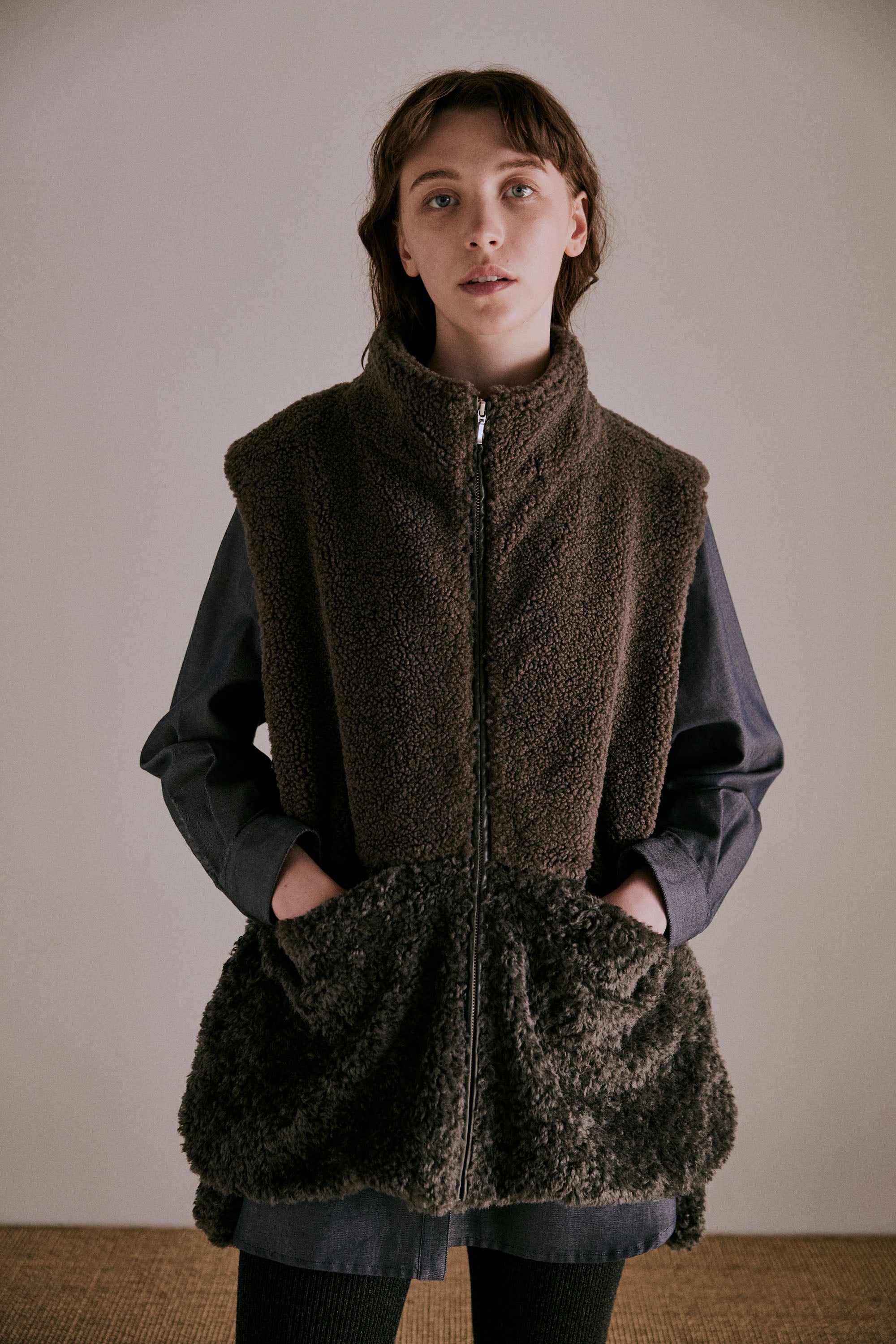 eco fur combination vest | Color_Charcoal | No_wht25fjk4045_ch【WHYTO_ホワイト】