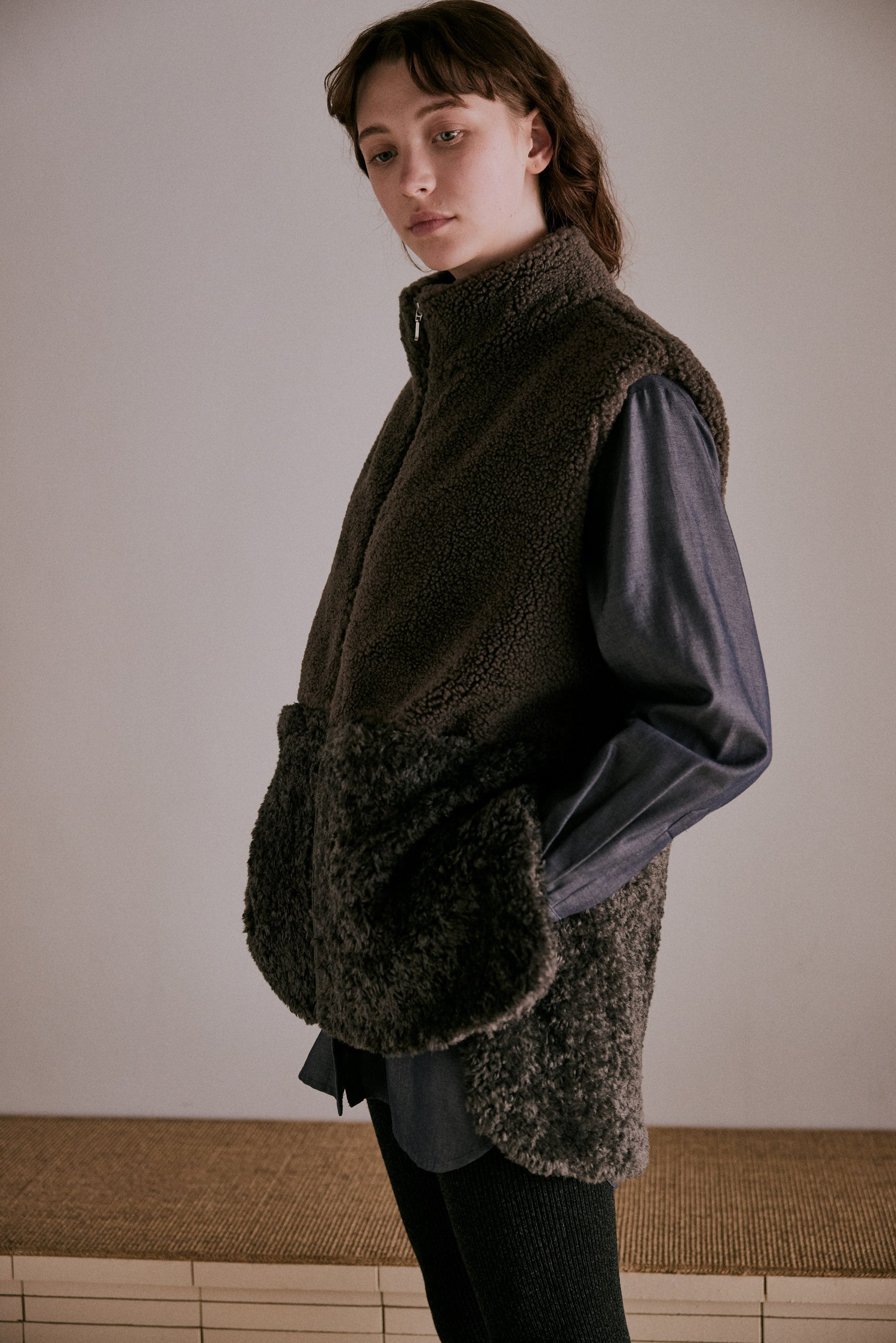 eco fur combination vest | Color_Charcoal | No_wht25fjk4045_ch【WHYTO_ホワイト】