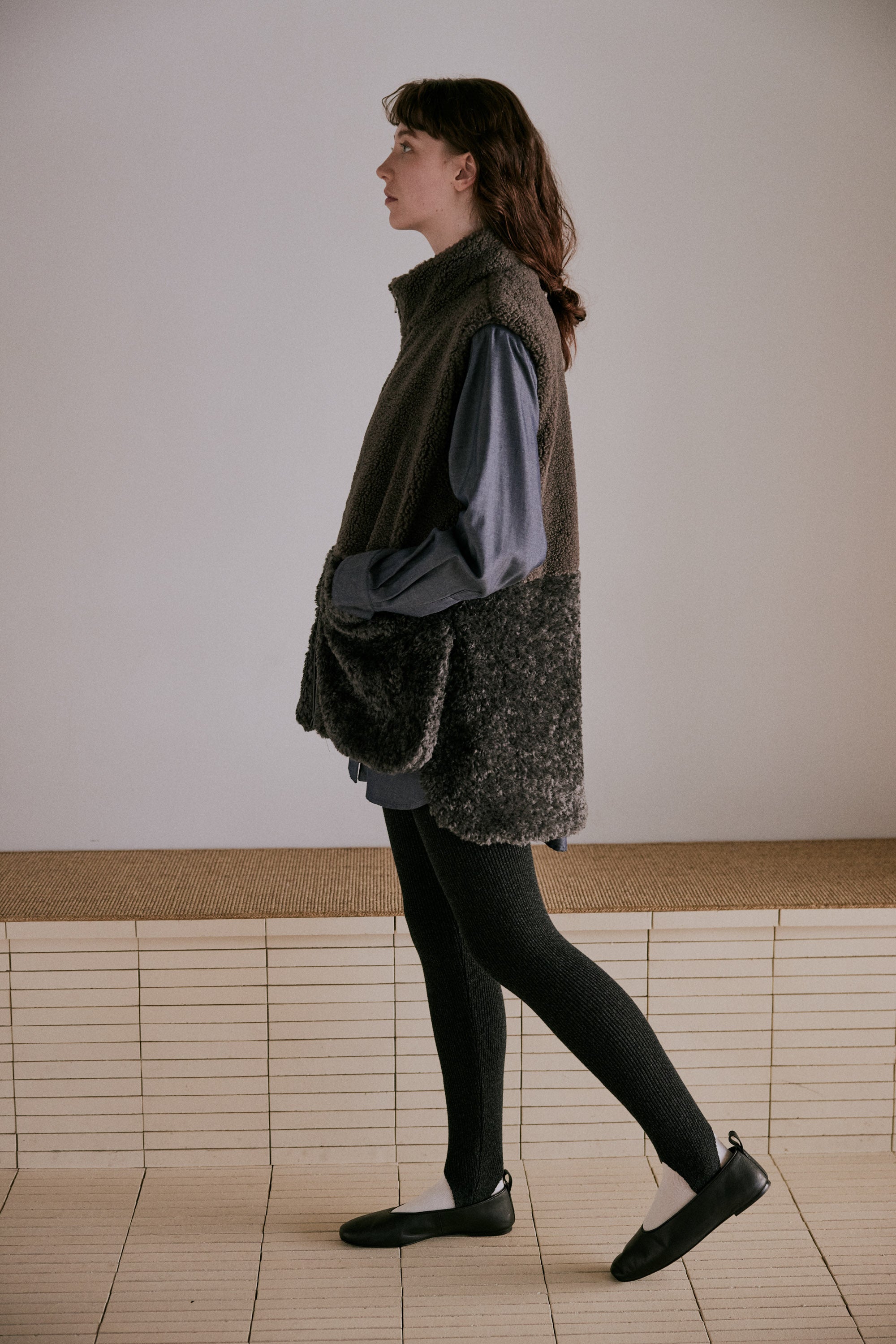 eco fur combination vest | Color_Charcoal | No_wht25fjk4045_ch【WHYTO_ホワイト】