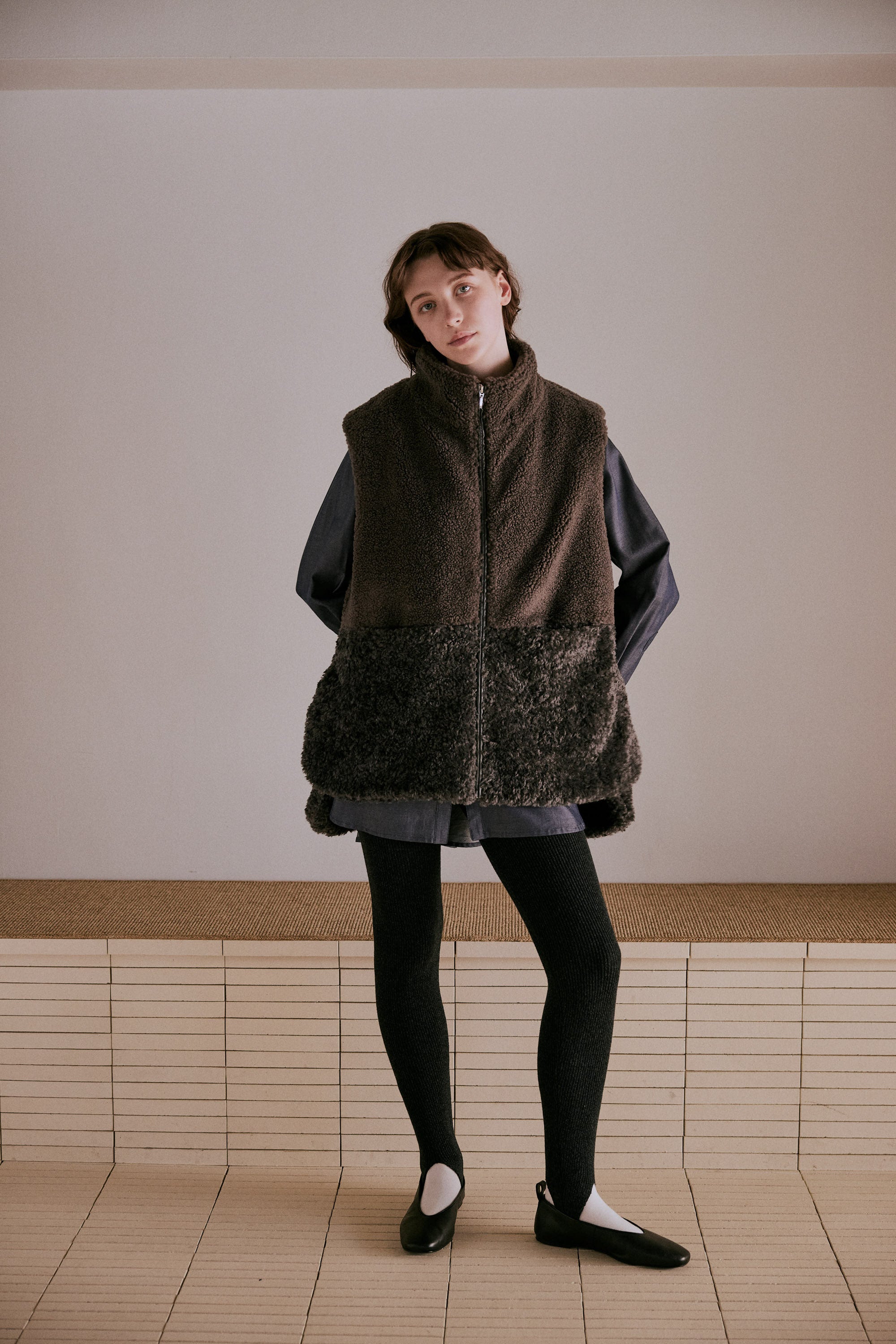 eco fur combination vest | Color_Charcoal | No_wht25fjk4045_ch【WHYTO_ホワイト】