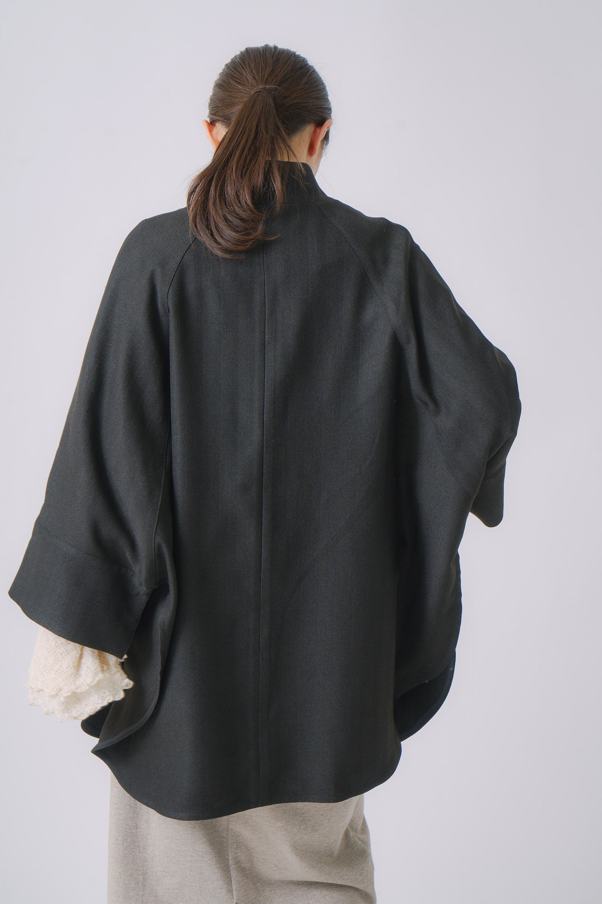 round cape jacket | Color_Black | No_wht25fjk4047_bk【WHYTO_ホワイト】【入荷予定アイテム・入荷連絡可能】
