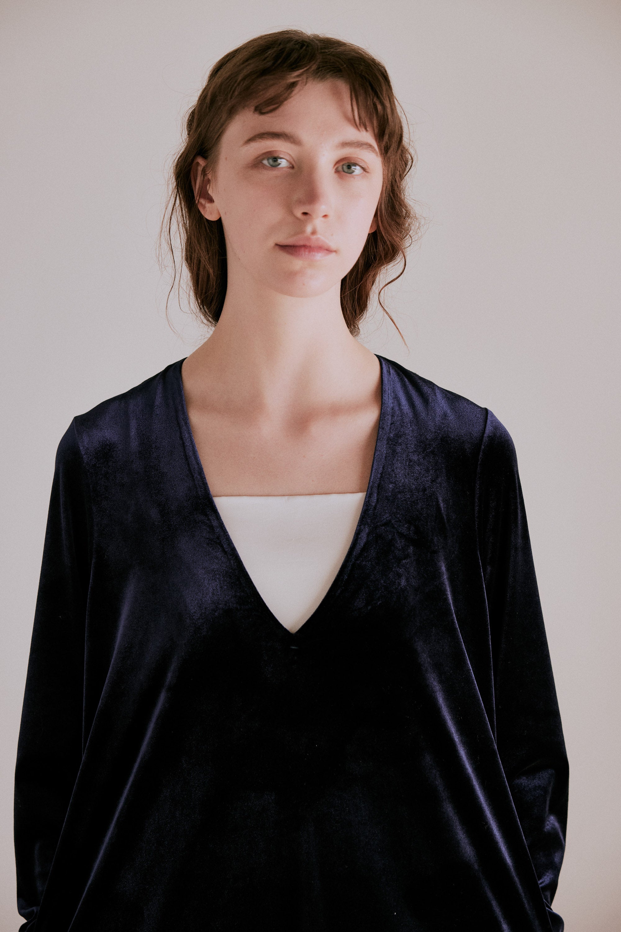 v slit velour dress | Color_Black | No_wht25fop4072_bk【WHYTO_ホワイト】