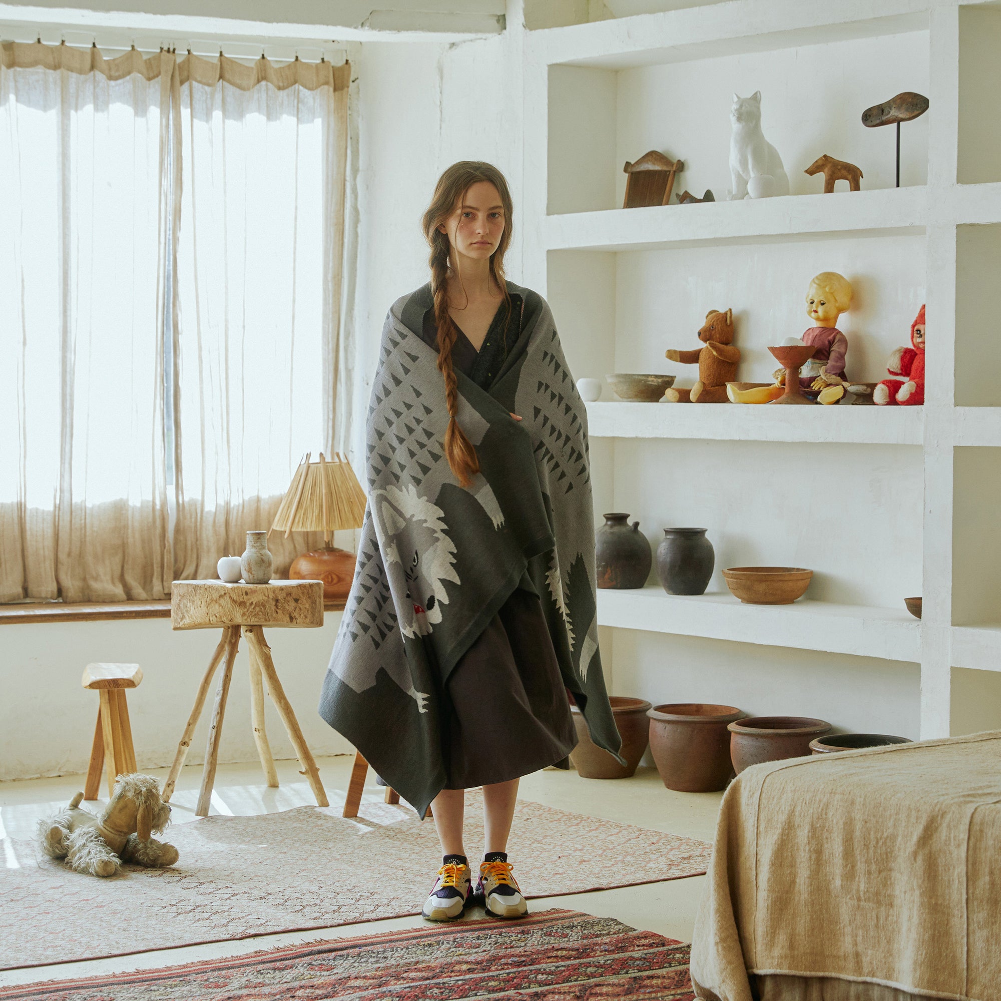 No:bsd23AW-32b | Name:Carpet Animals Big Stole | Color:Wolf【BEDSIDEDRAMA_ベッドサイドドラマ】【archive】