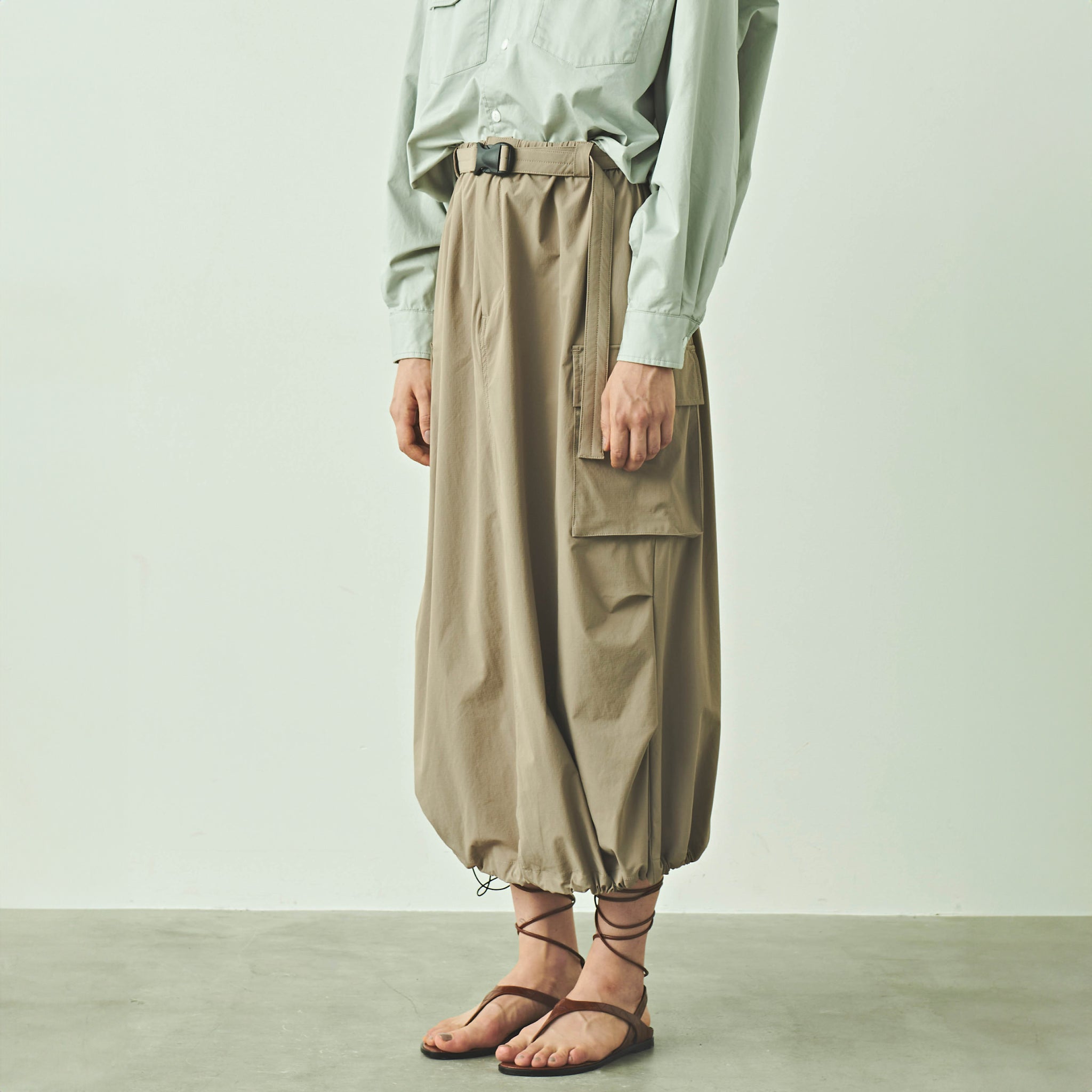 MIL24HSK3091 | AIR RIP CARGO SKIRT – Grayge/Khaki/Black | KHA:KI