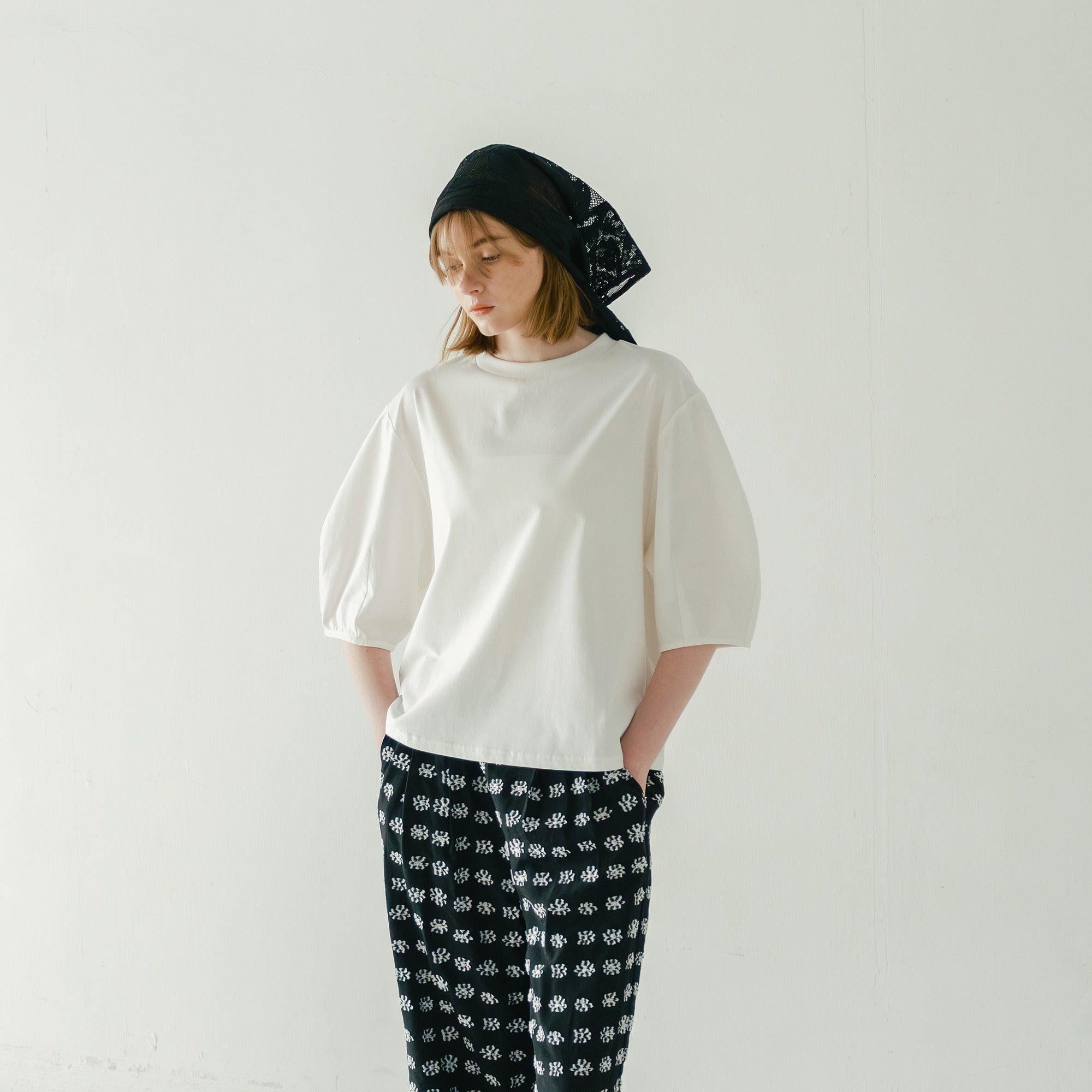 curve sleeve tee – Off White | WHYTO