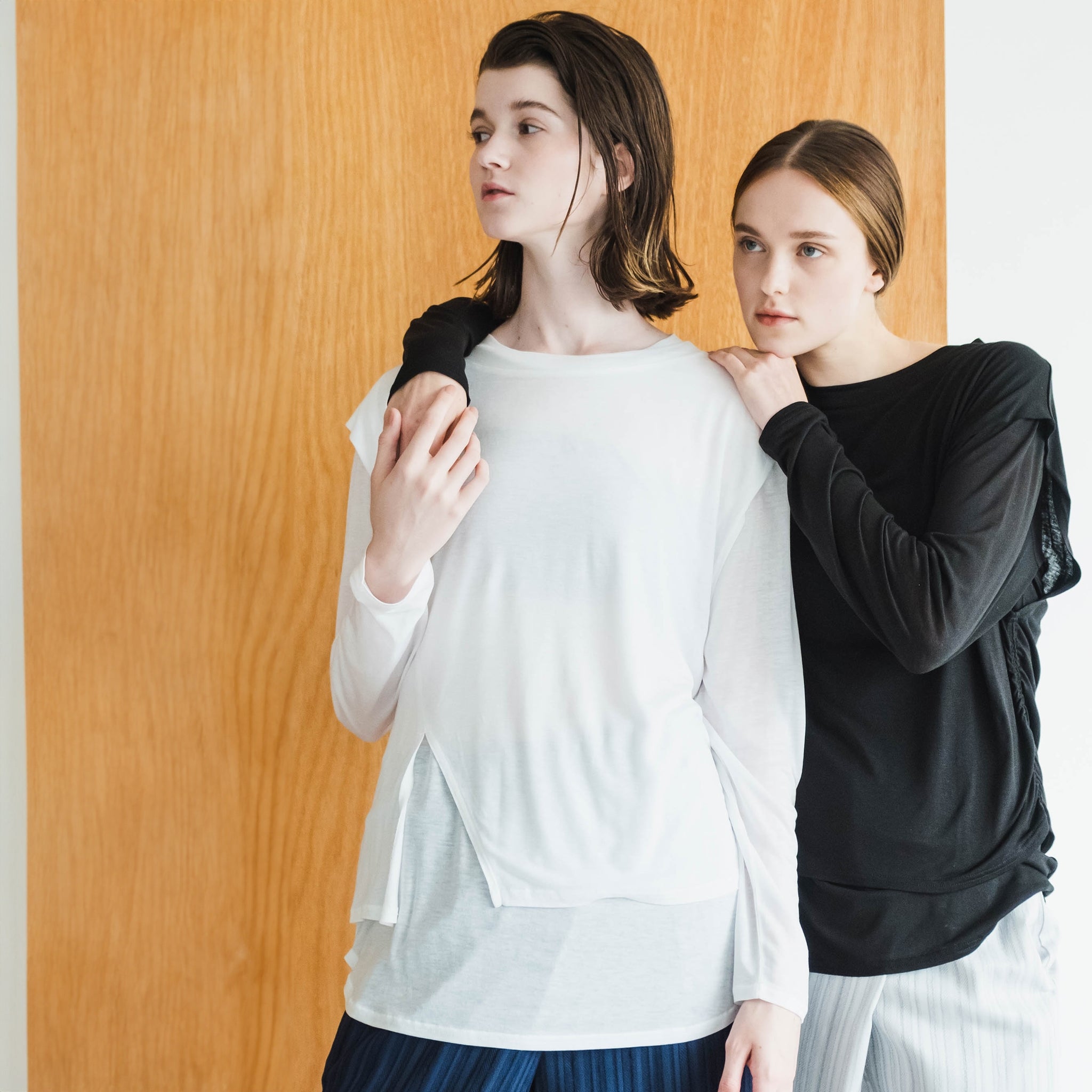 WHT24HBL4047 | SHEER LAYERED TEE | Color:Off White/Black【WHYTO_ホワイト】