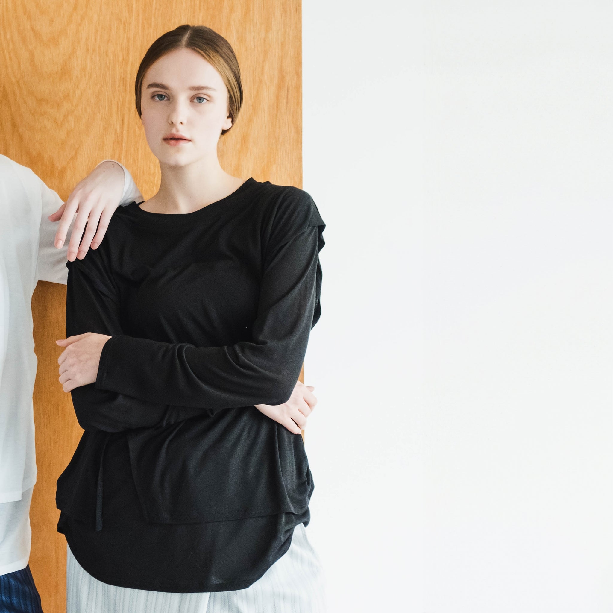 WHT24HBL4047 | SHEER LAYERED TEE | Color:Off White/Black【WHYTO_ホワイト】