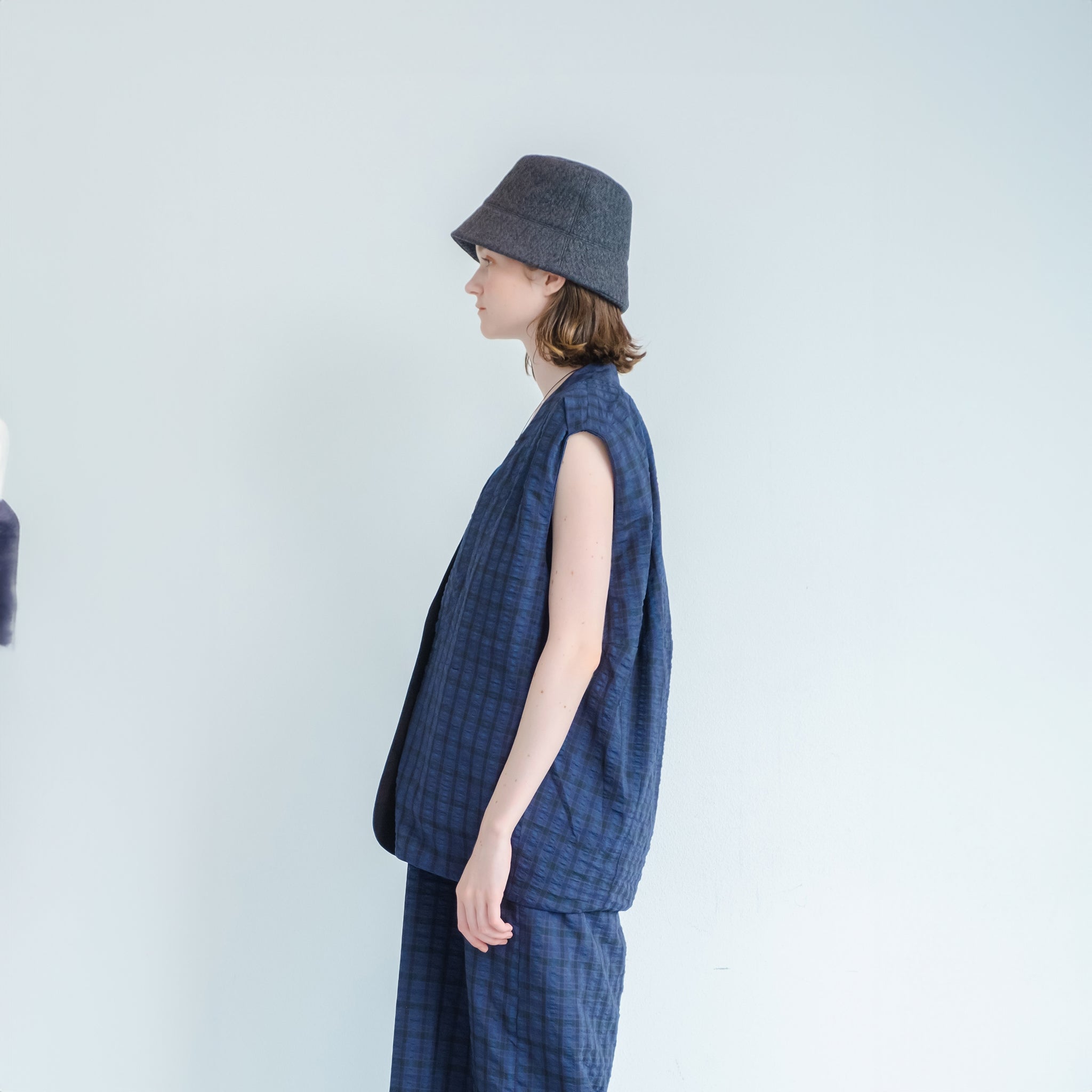No:WHT24HJK4032 | Name:CHECK REVERSIBLE GILET JACKET | Color:Off Beige/Black【WHYTO_ホワイト】【入荷予定アイテム・入荷連絡可能】