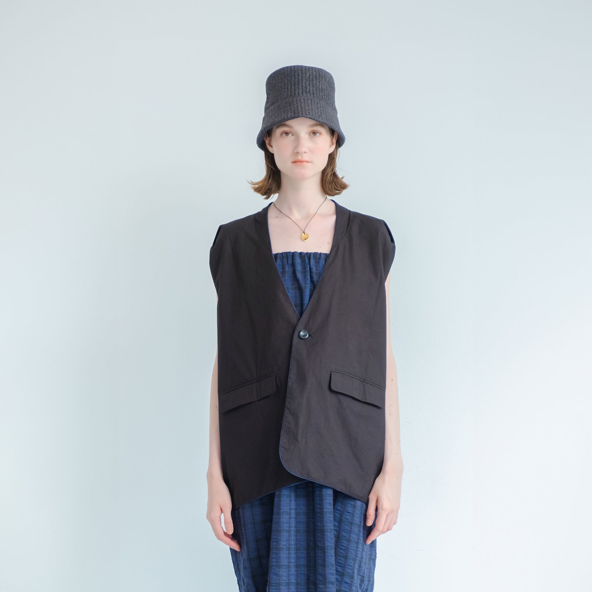 No:WHT24HJK4032 | Name:CHECK REVERSIBLE GILET JACKET | Color:Off Beige/Black【WHYTO_ホワイト】【入荷予定アイテム・入荷連絡可能】