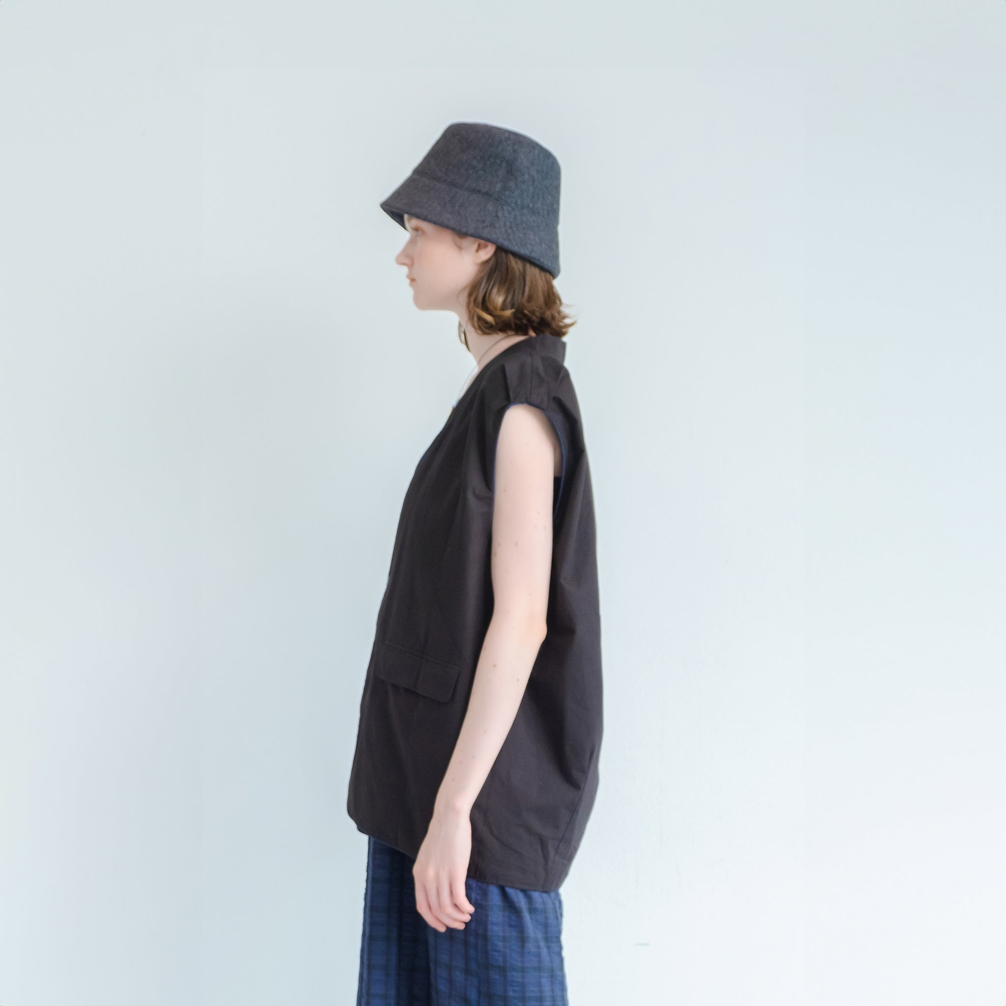 No:WHT24HJK4032 | Name:CHECK REVERSIBLE GILET JACKET | Color:Off Beige/Black【WHYTO_ホワイト】【入荷予定アイテム・入荷連絡可能】