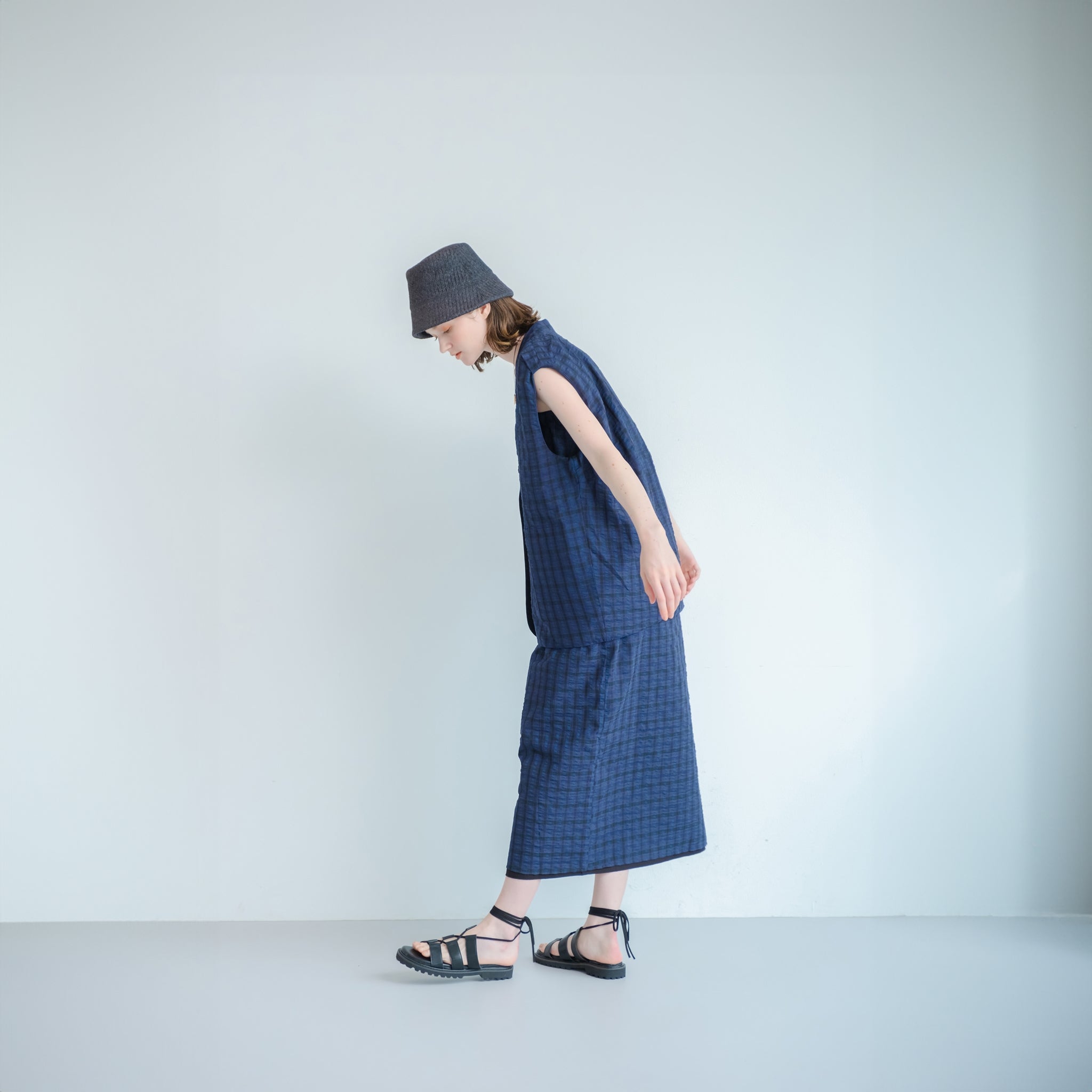 No:WHT24HJK4032 | Name:CHECK REVERSIBLE GILET JACKET | Color:Off Beige/Black【WHYTO_ホワイト】【入荷予定アイテム・入荷連絡可能】