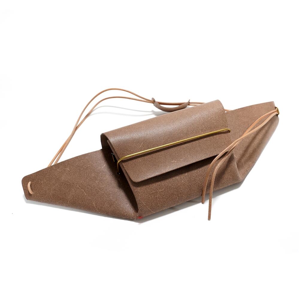 envelope.Leather waist bag Color:Black/Beige【PHABLIC×KAZUI】-PHABLIC×KAZUI-ADDICTION FUKUOKA