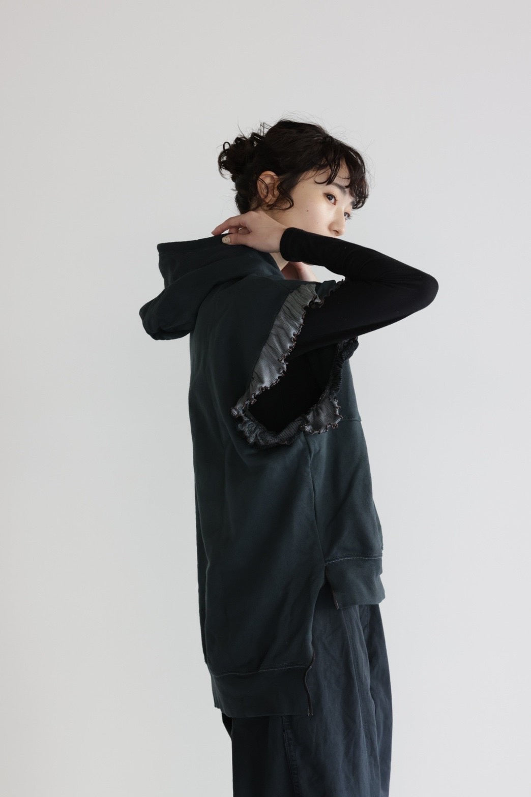 ブリーチパーカーフリルベスト – Black | REHERSALL