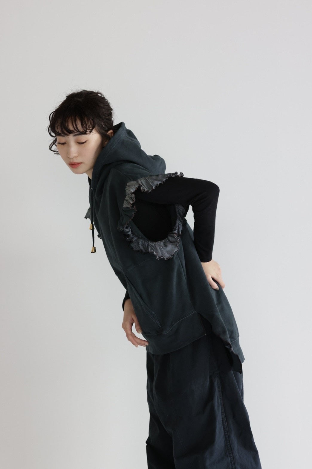 ブリーチパーカーフリルベスト – Black | REHERSALL