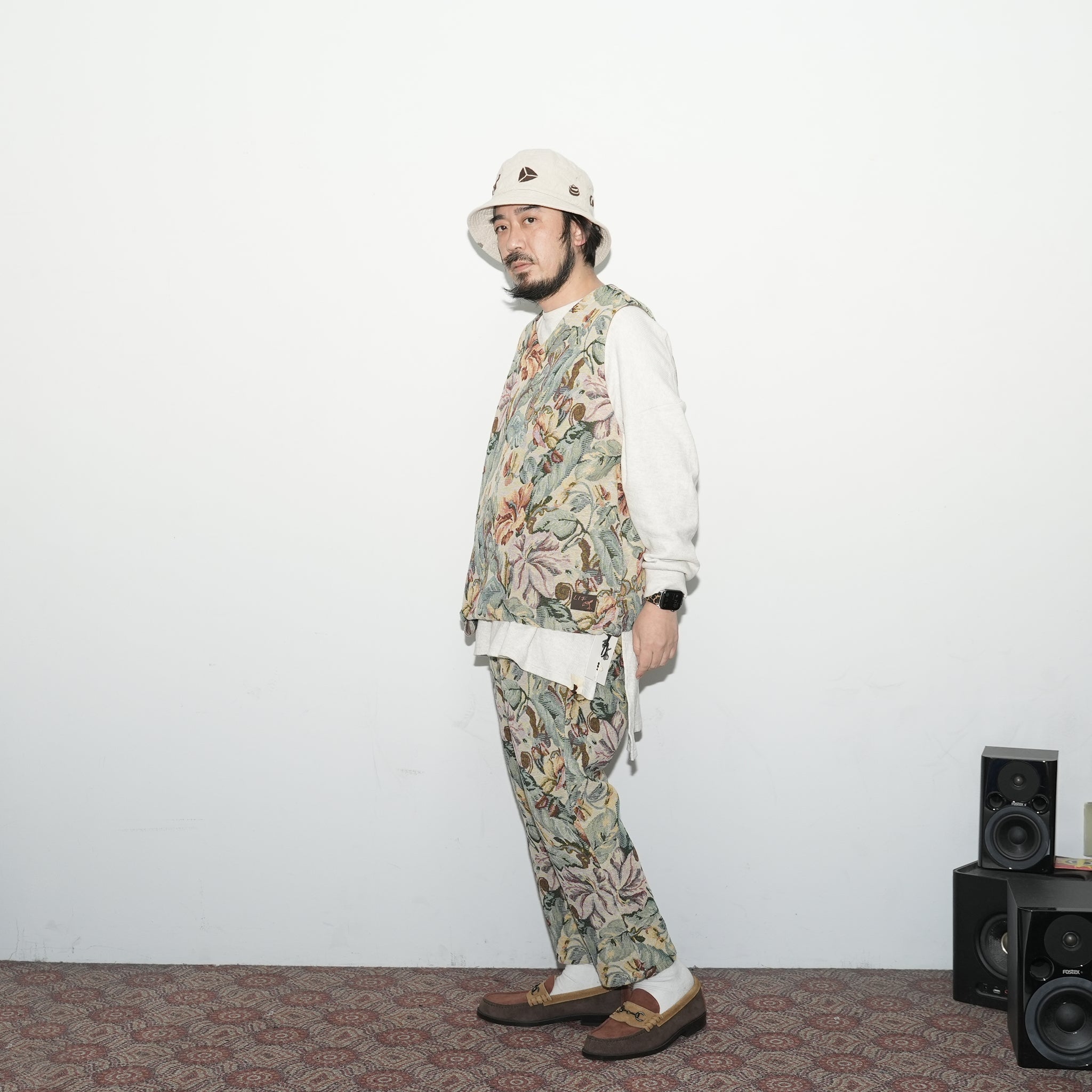 No:VOO-1118 | Name:GOBELIN VEST | Color:Beige/Green/Black【VOO_ヴォー】【archive】