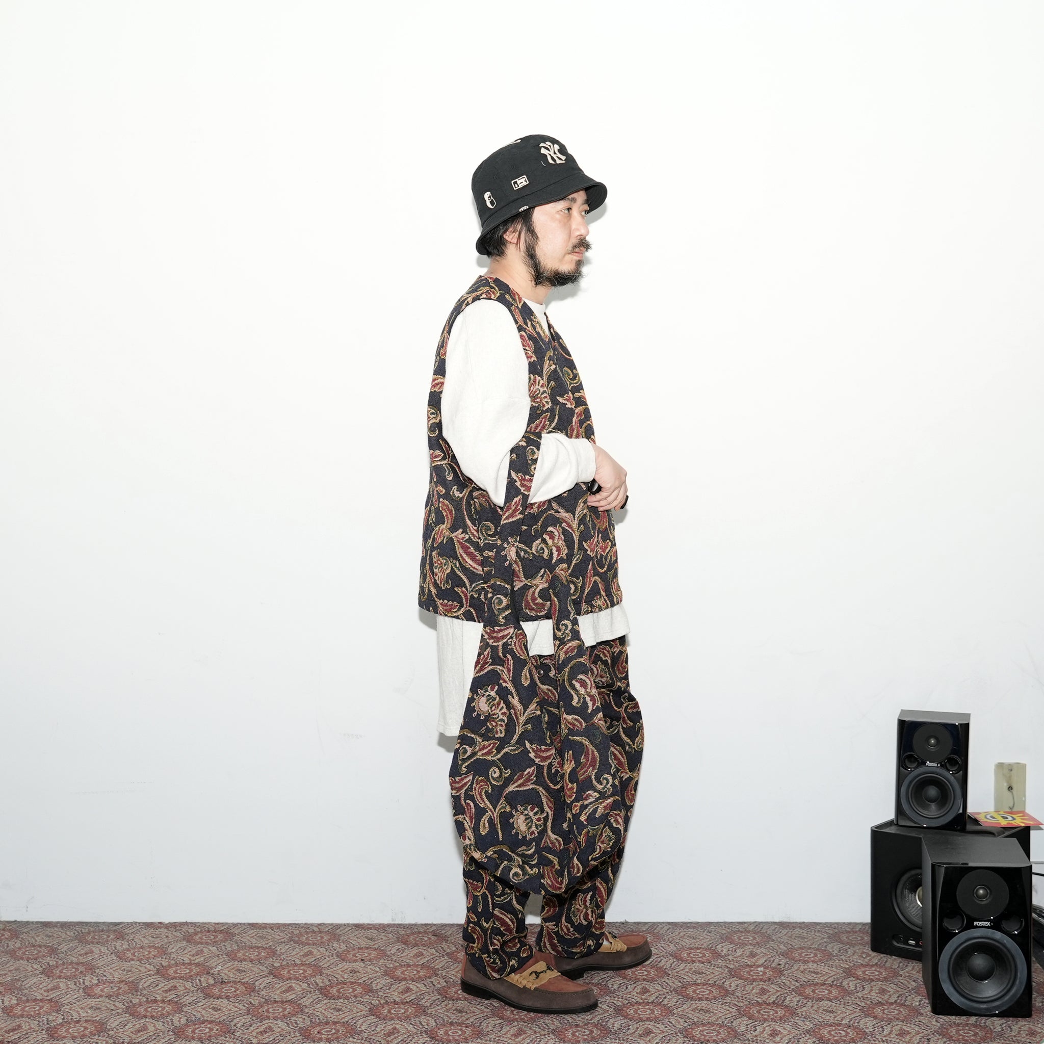 No:VOO-1118 | Name:GOBELIN VEST | Color:Beige/Green/Black【VOO_ヴォー】【archive】